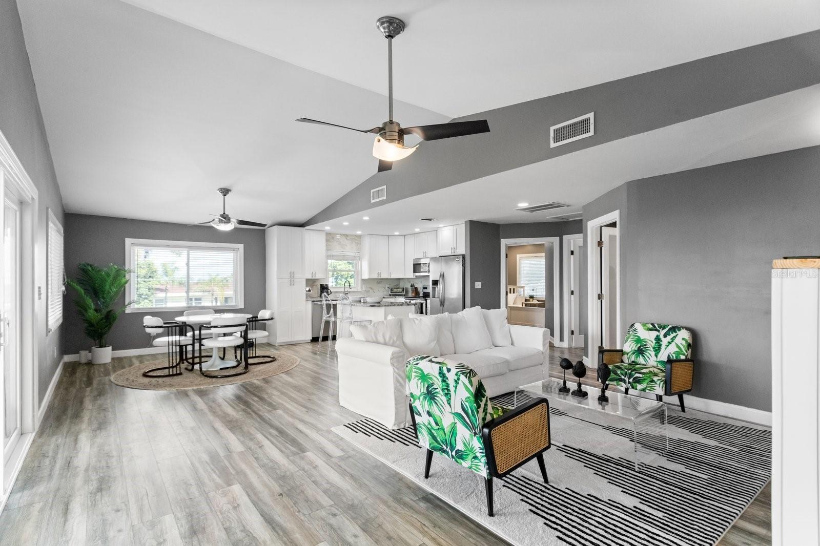 Image 13 of 39 For 3401 Manatee Drive Se