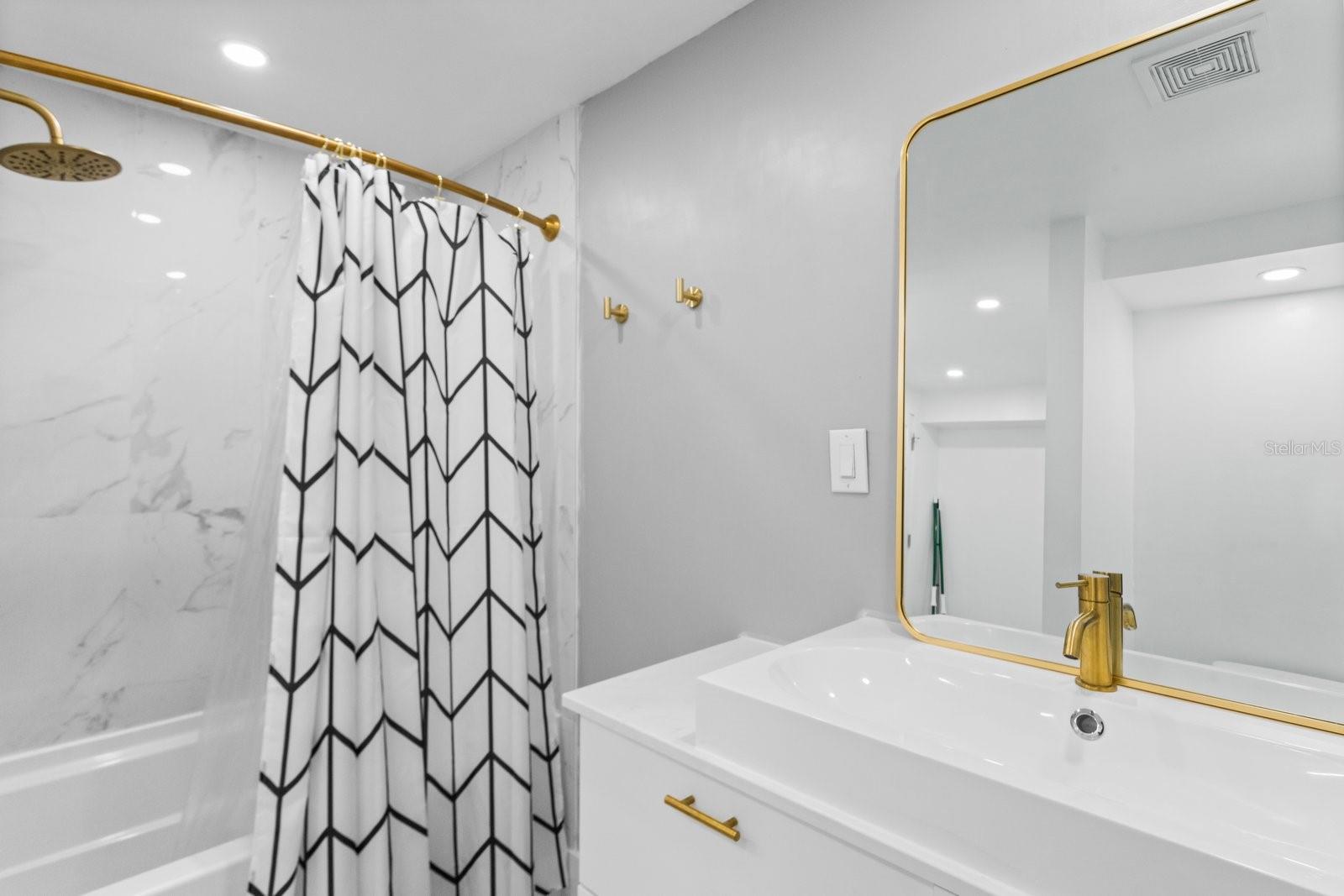 Image 21 of 39 For 3401 Manatee Drive Se