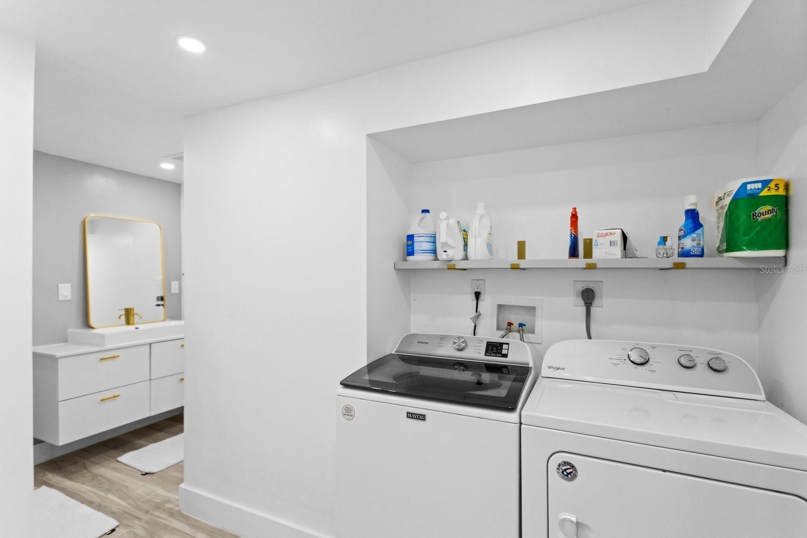 Image 22 of 39 For 3401 Manatee Drive Se