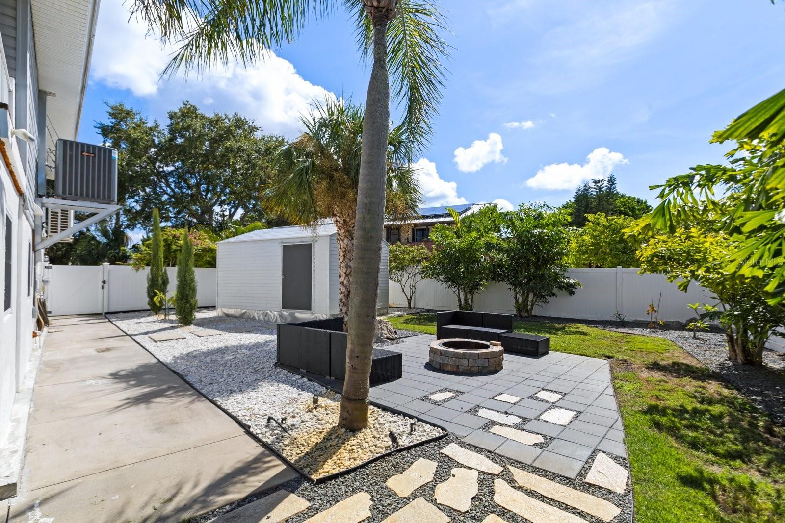 Image 25 of 39 For 3401 Manatee Drive Se