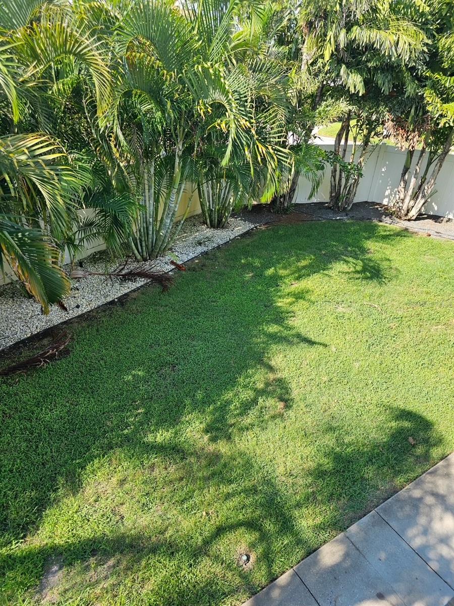 Image 28 of 39 For 3401 Manatee Drive Se