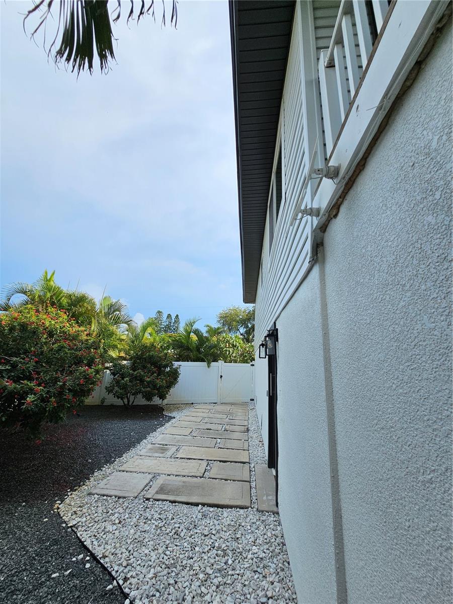 Image 35 of 39 For 3401 Manatee Drive Se