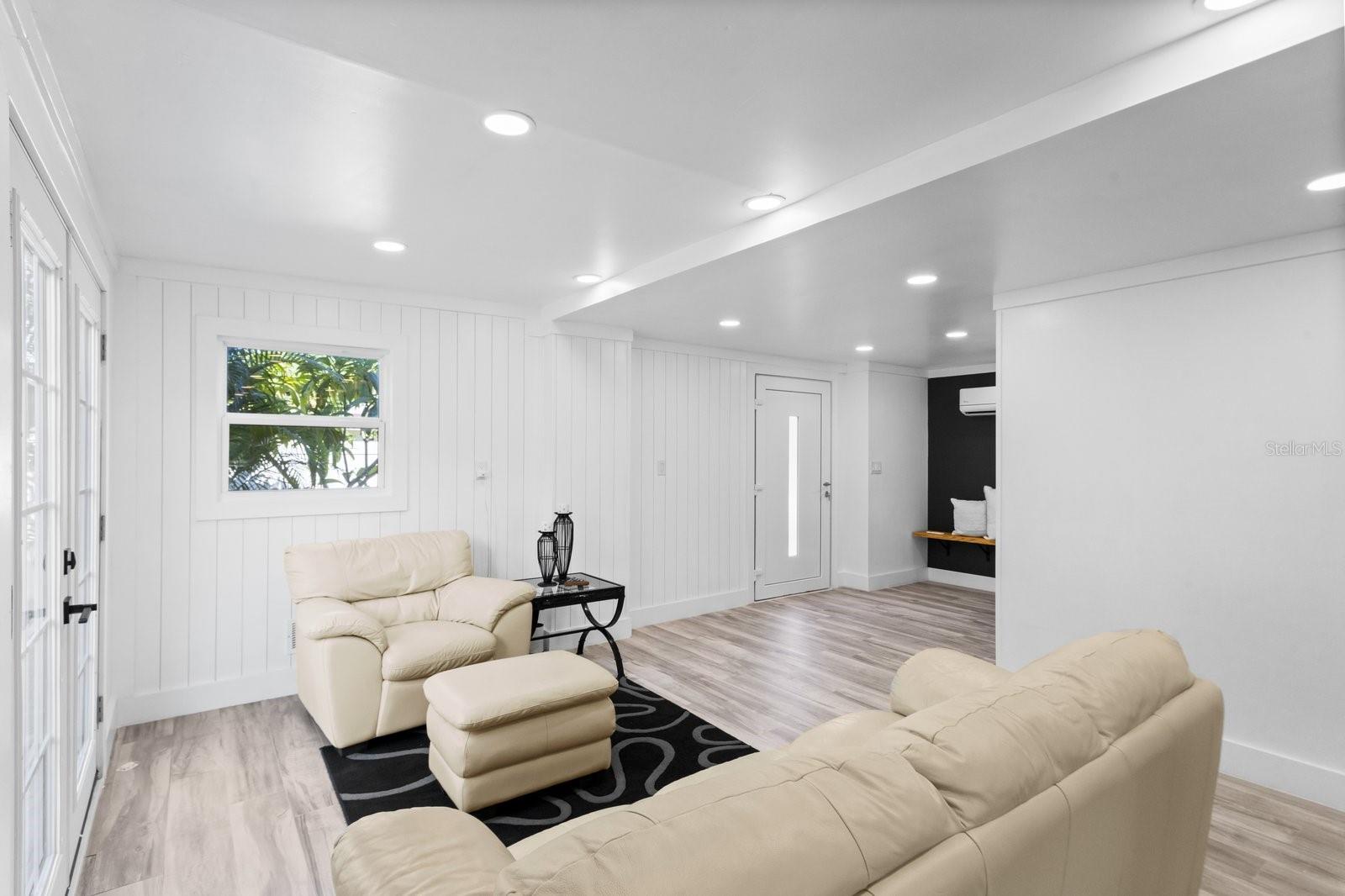 Image 4 of 39 For 3401 Manatee Drive Se