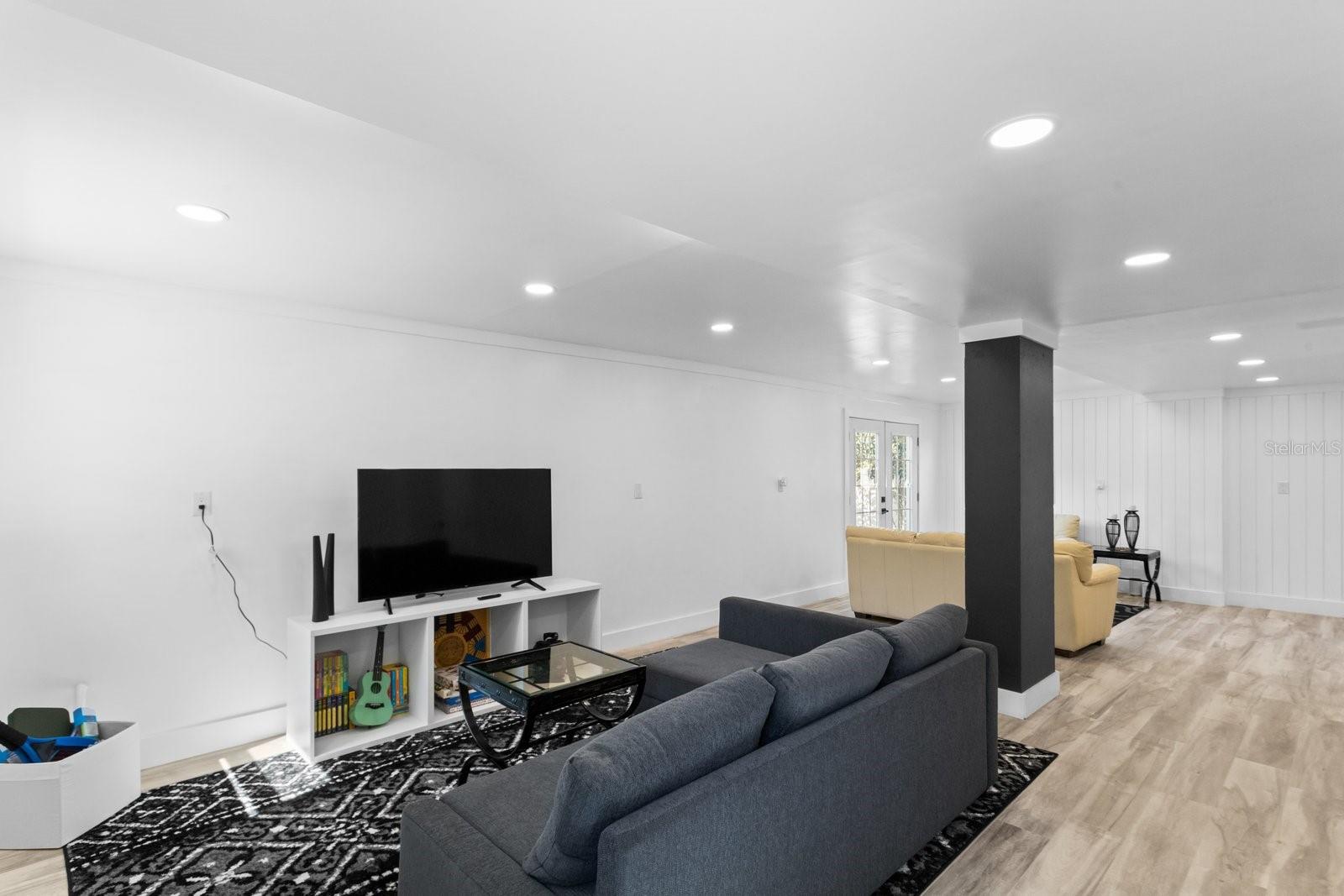 Image 5 of 39 For 3401 Manatee Drive Se