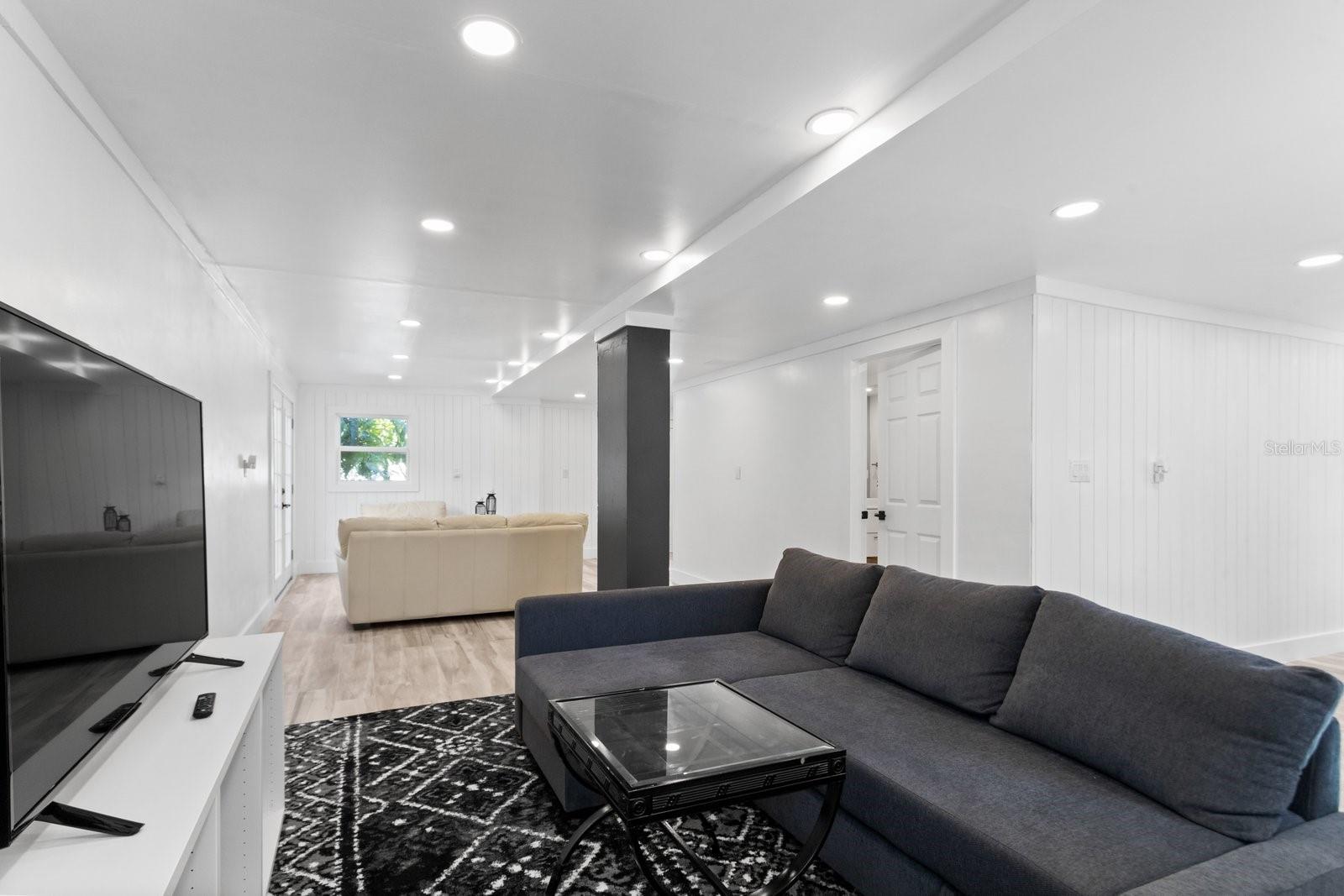 Image 6 of 39 For 3401 Manatee Drive Se