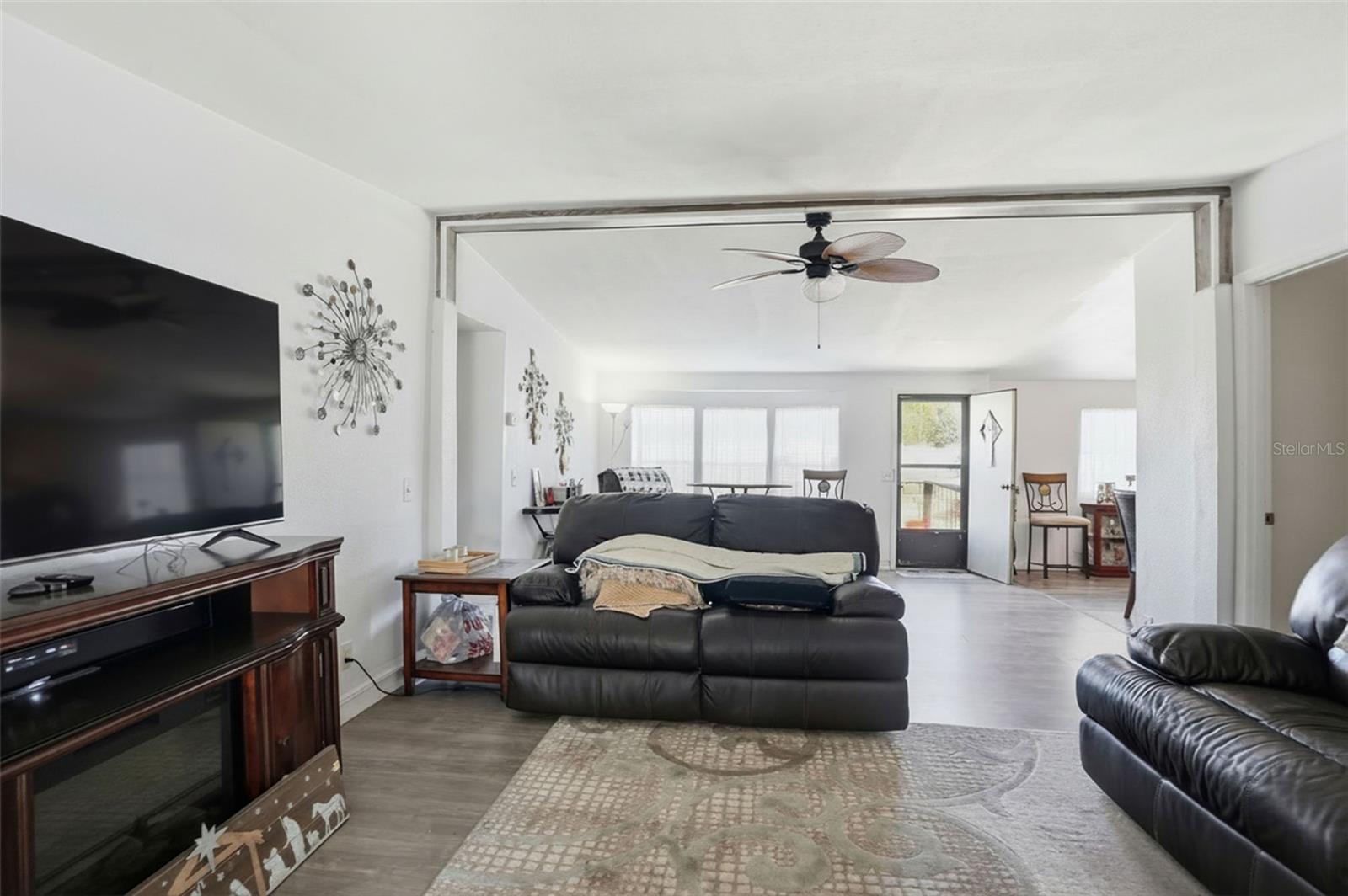 Image 37 of 58 For 16040 Platinum Drive