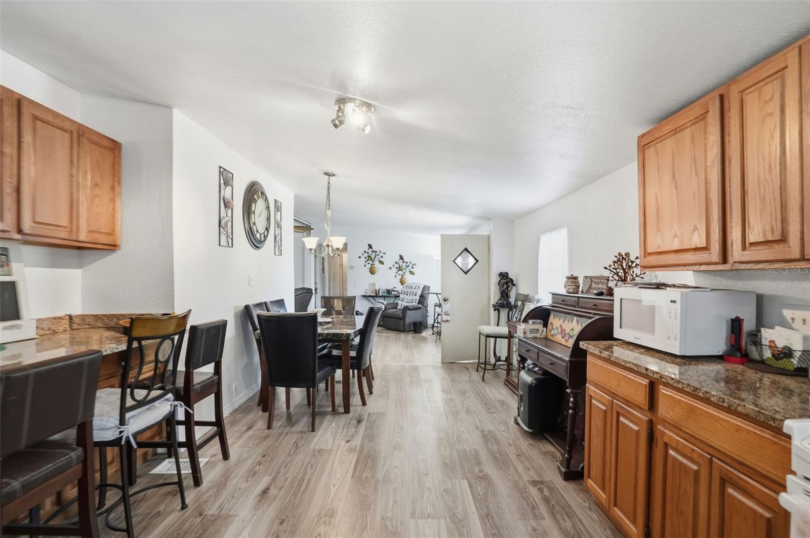 Image 4 of 58 For 16040 Platinum Drive