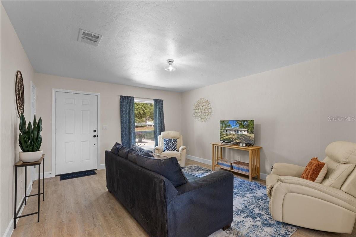 Image 11 of 49 For 606 Wilson Street