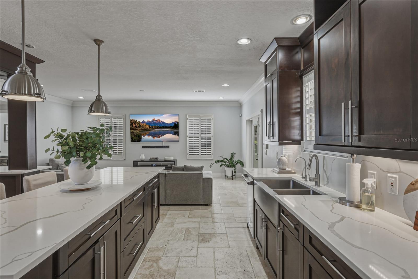 Image 21 of 71 For 6117 Russell Street