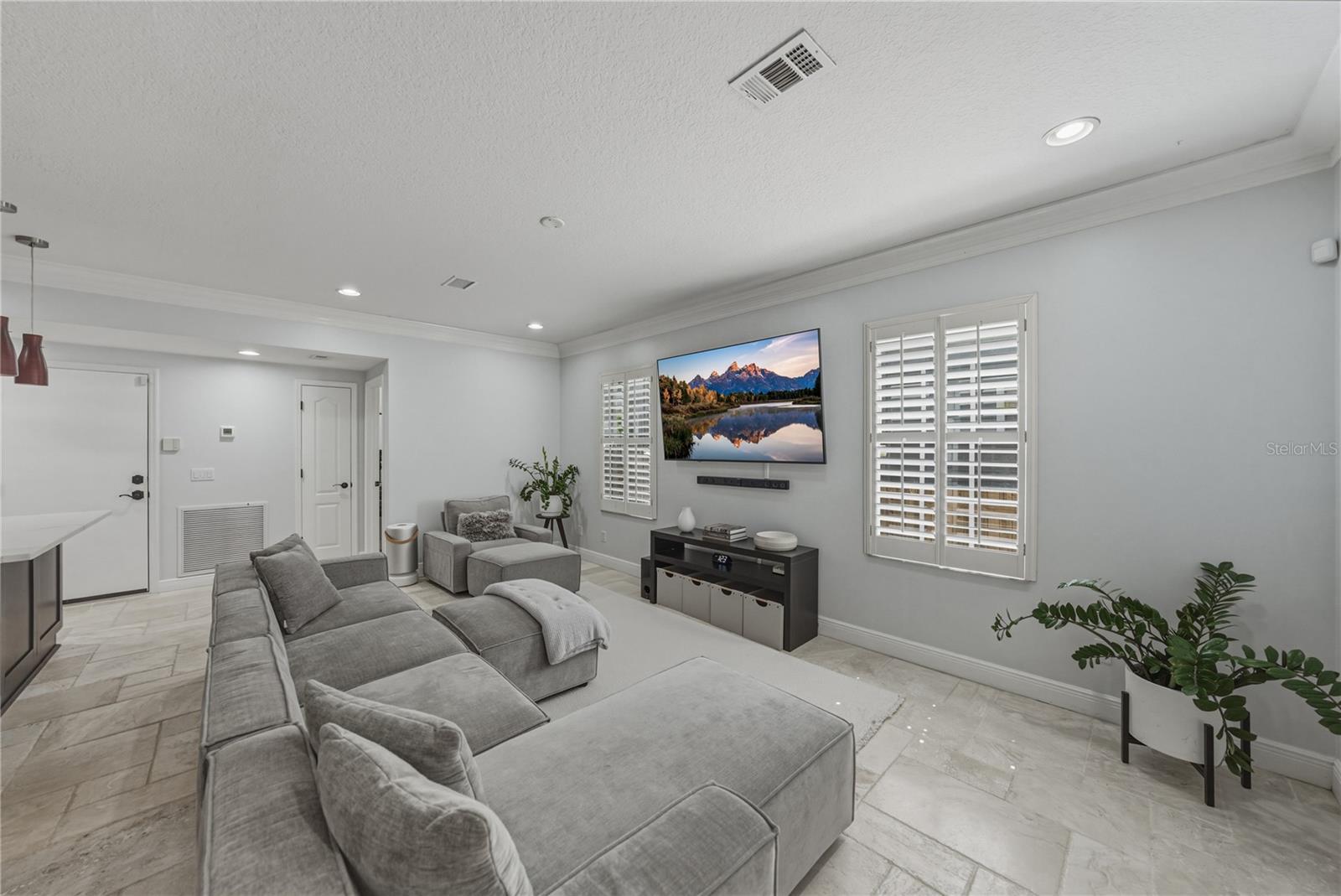 Image 32 of 71 For 6117 Russell Street