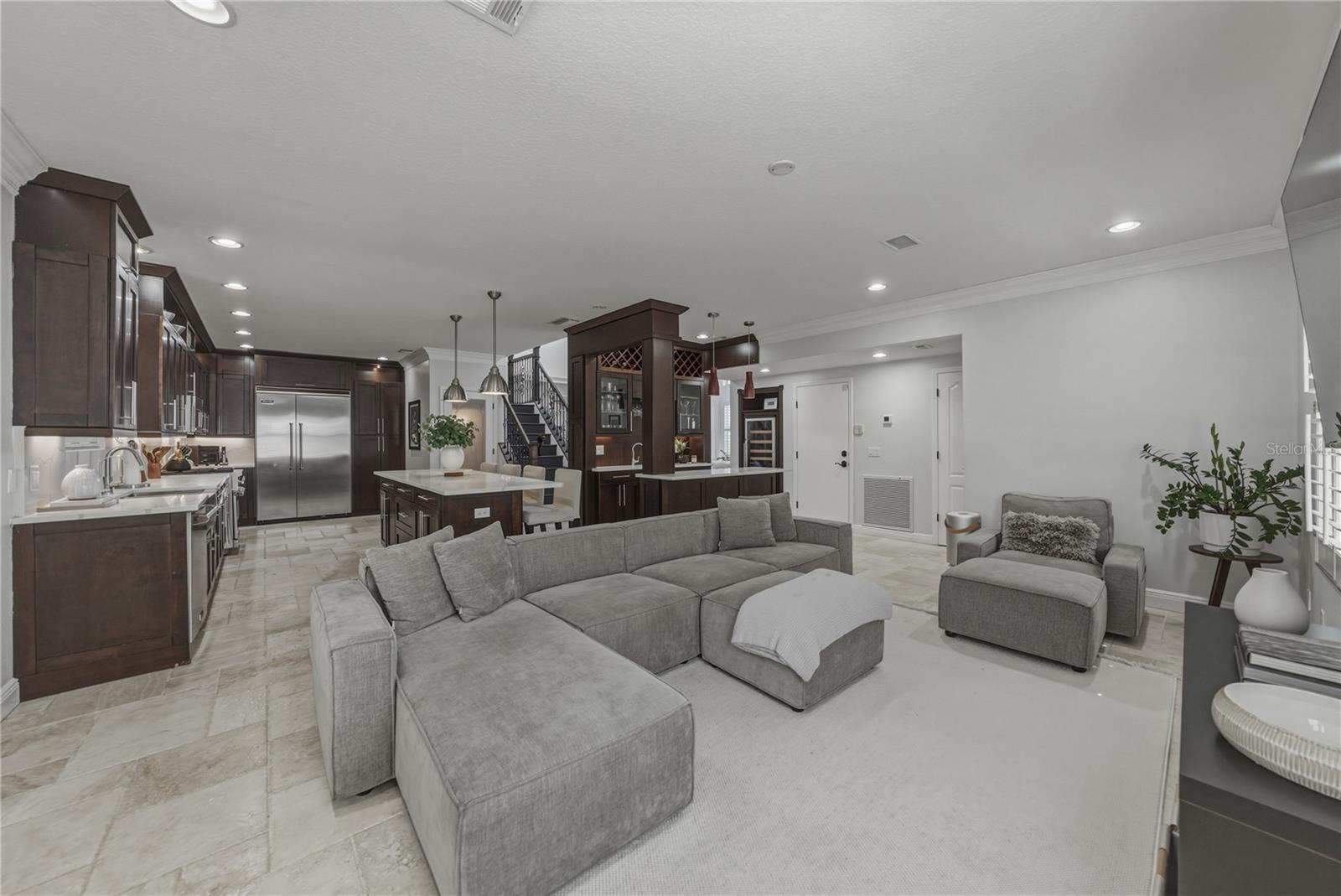 Image 33 of 71 For 6117 Russell Street