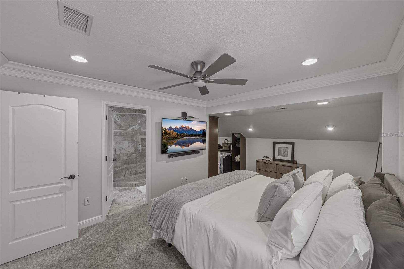 Image 42 of 71 For 6117 Russell Street