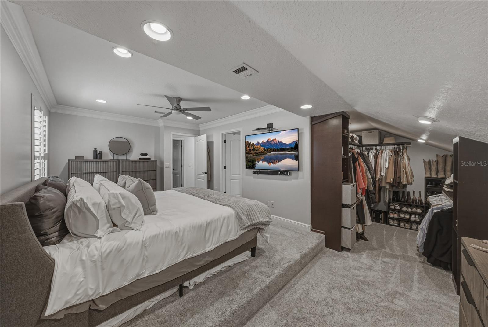 Image 44 of 71 For 6117 Russell Street