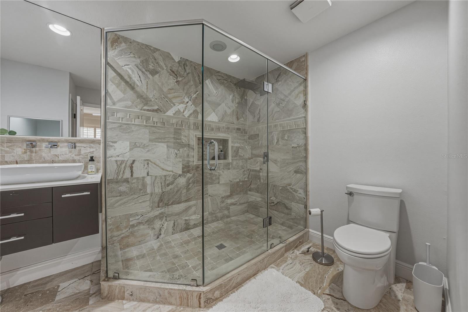 Image 46 of 71 For 6117 Russell Street