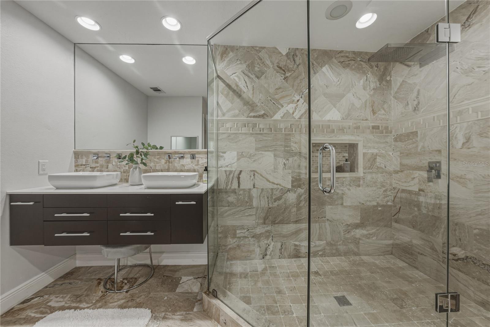 Image 47 of 71 For 6117 Russell Street