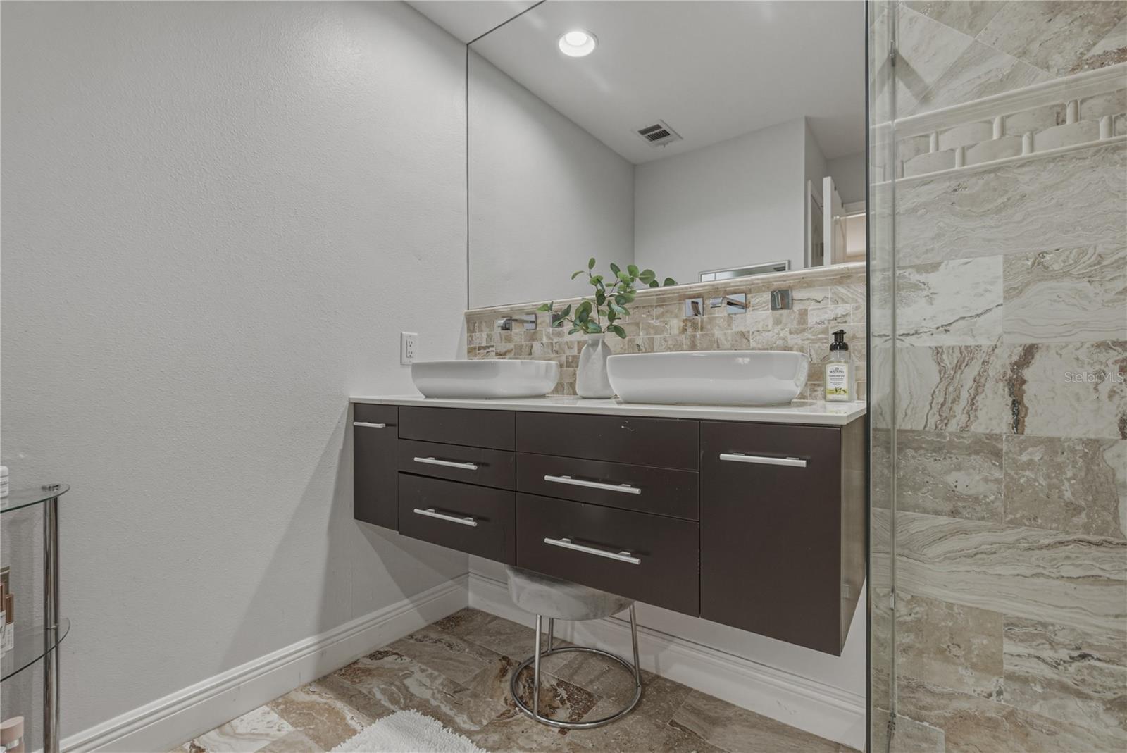 Image 48 of 71 For 6117 Russell Street