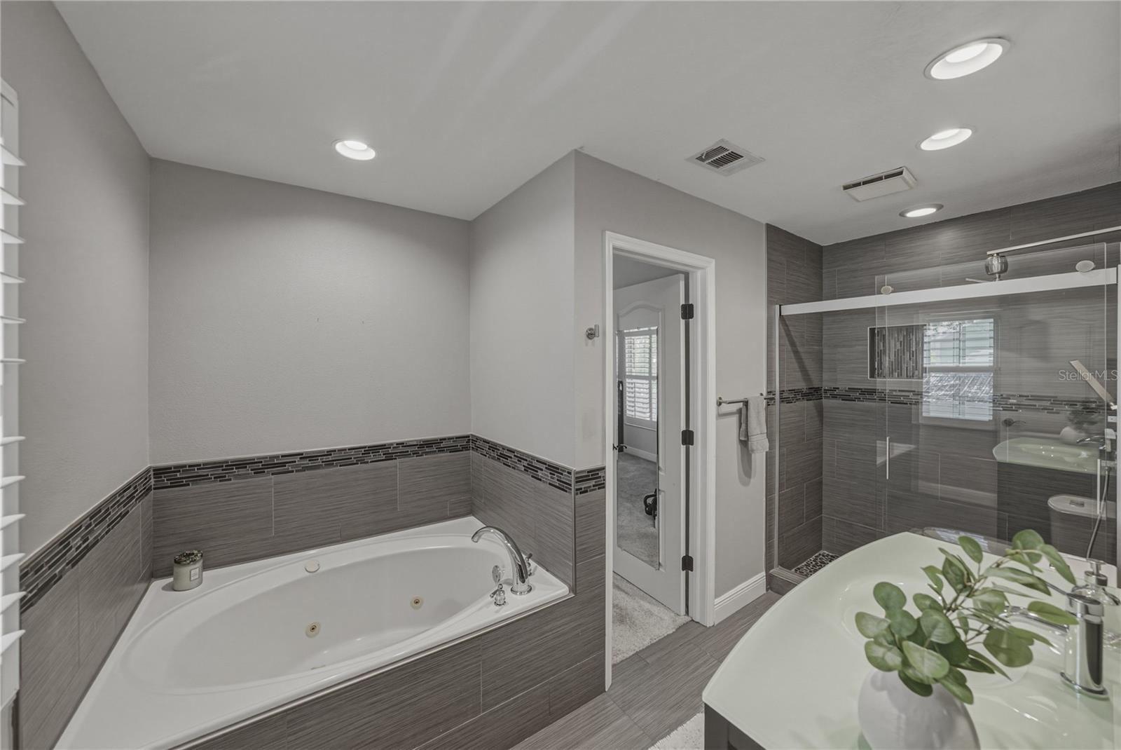 Image 54 of 71 For 6117 Russell Street