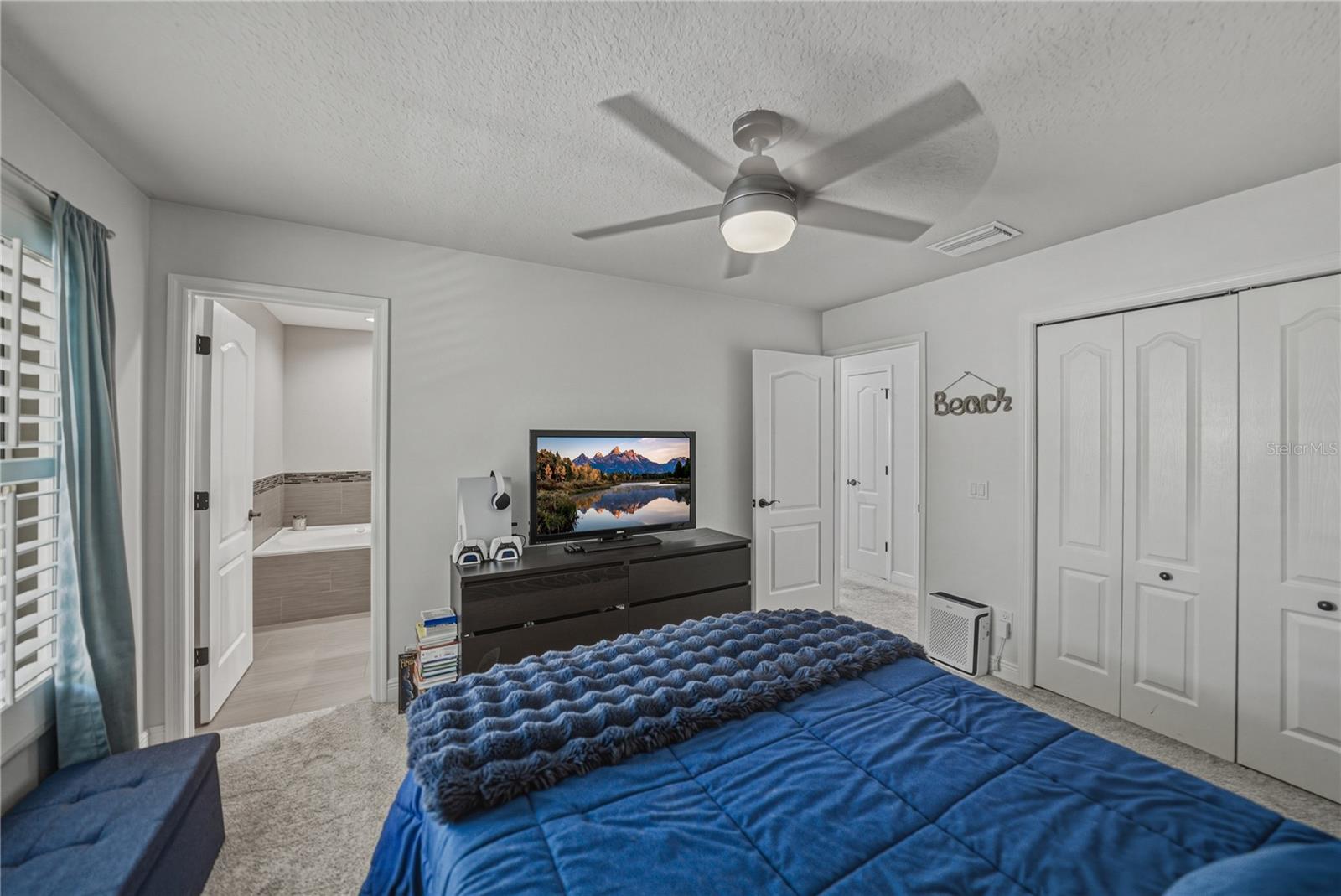 Image 59 of 71 For 6117 Russell Street