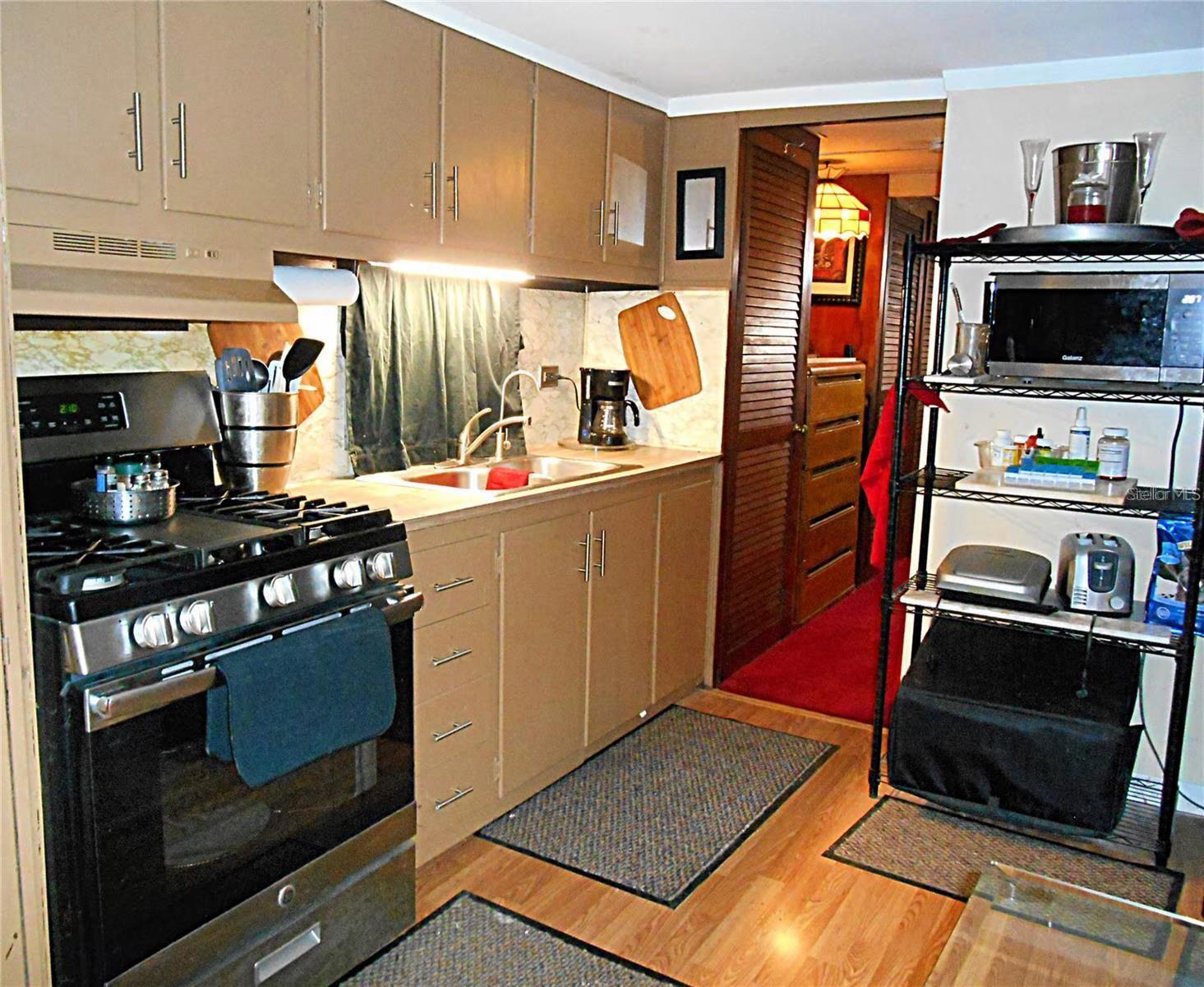 Listing photo id 13 for 7801 34th Avenue N 2