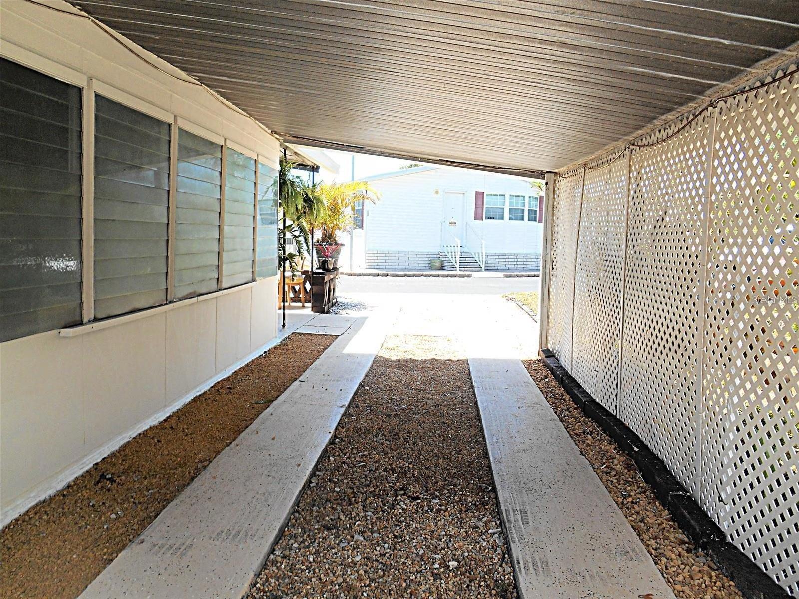 Listing photo id 3 for 7801 34th Avenue N 2