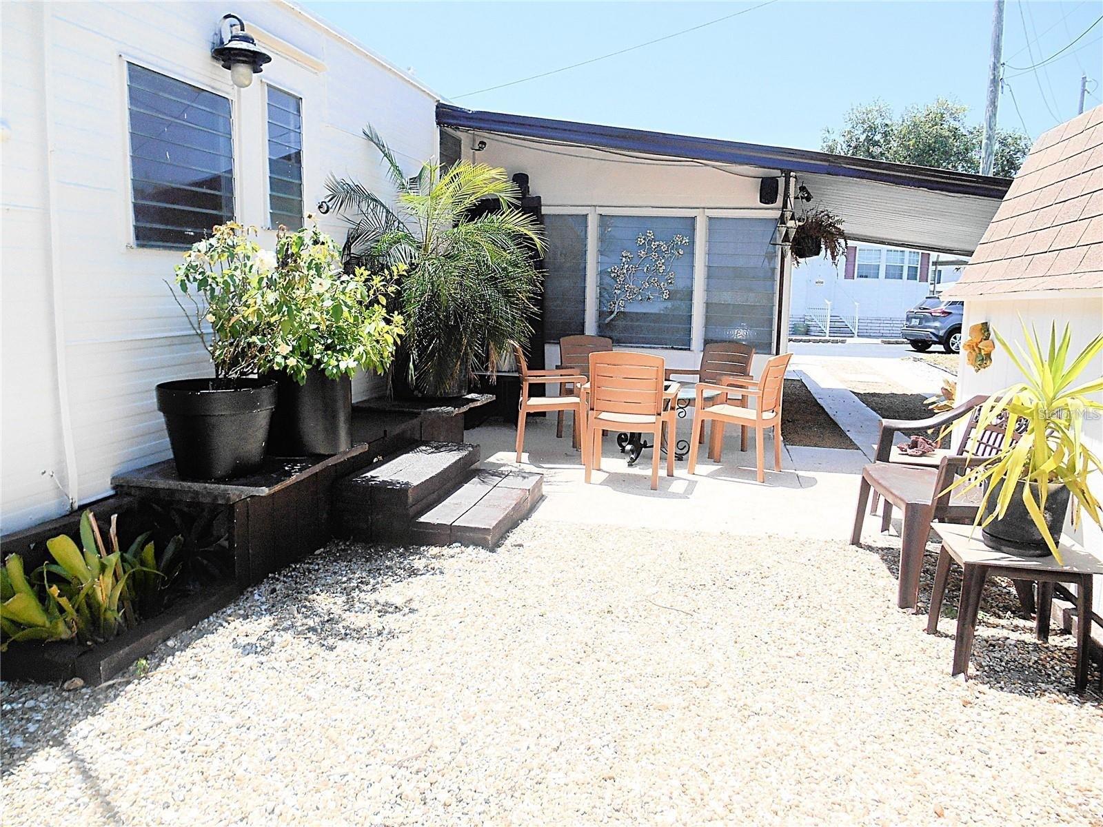 Listing photo id 6 for 7801 34th Avenue N 2