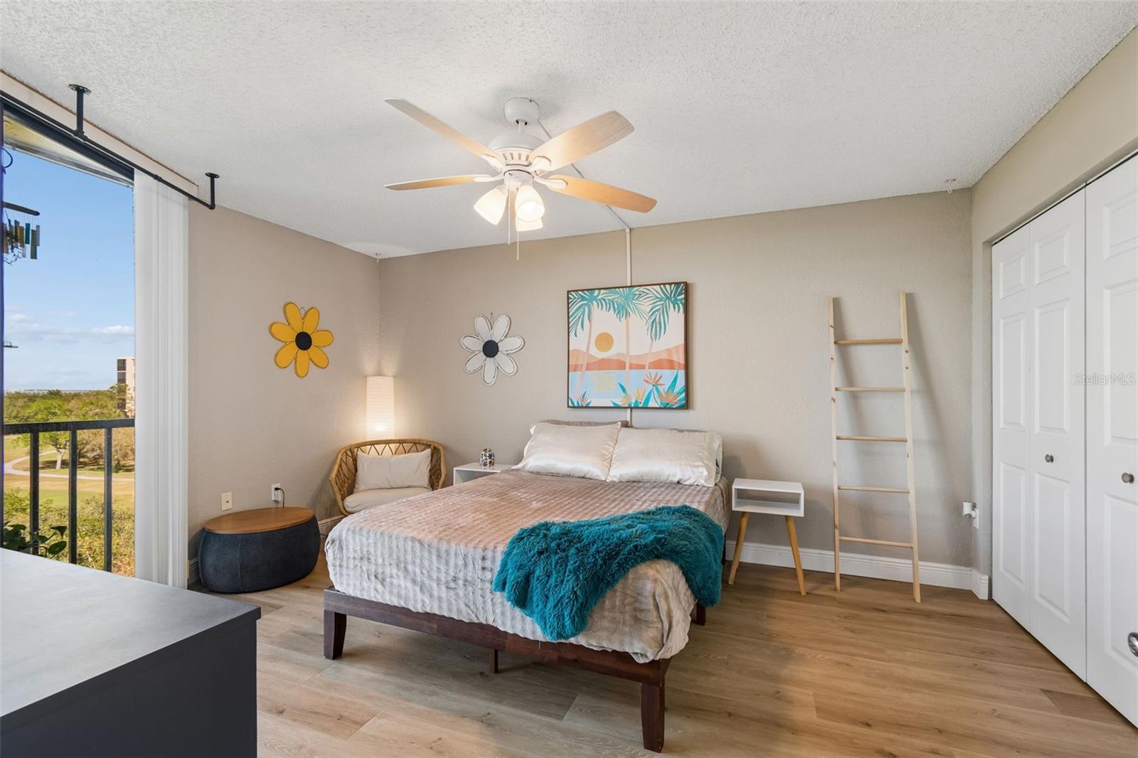 Image 27 of 99 For 900 Cove Cay Drive 5f