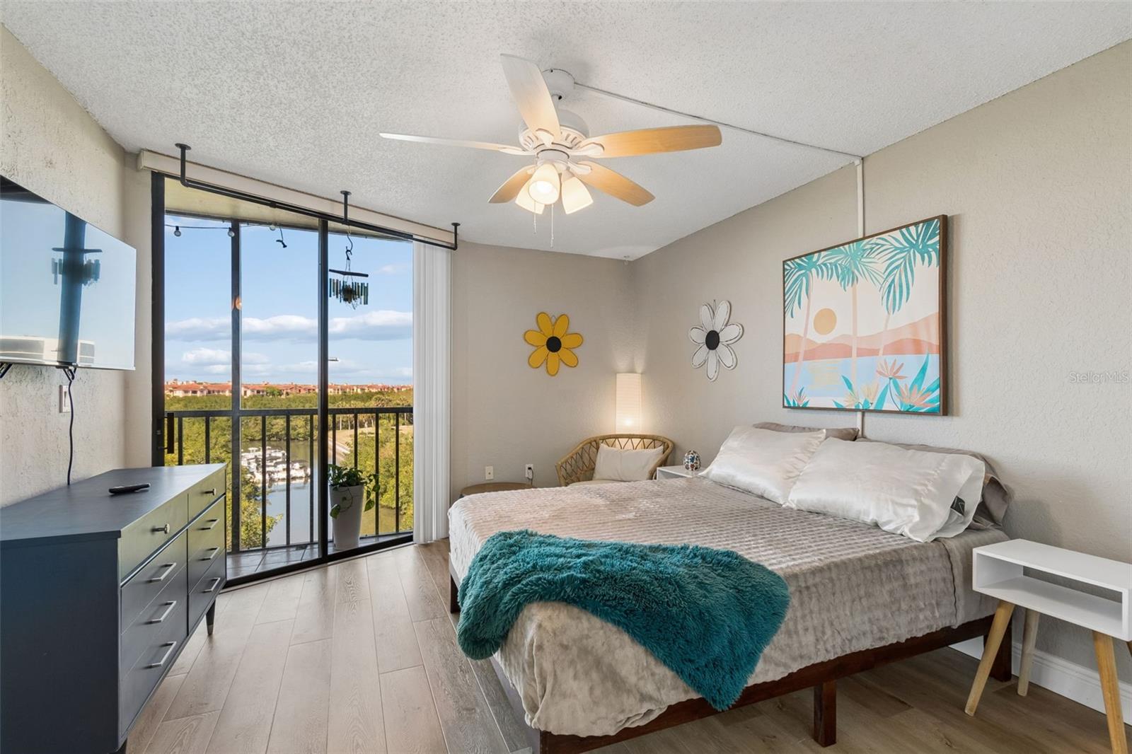 Image 28 of 99 For 900 Cove Cay Drive 5f