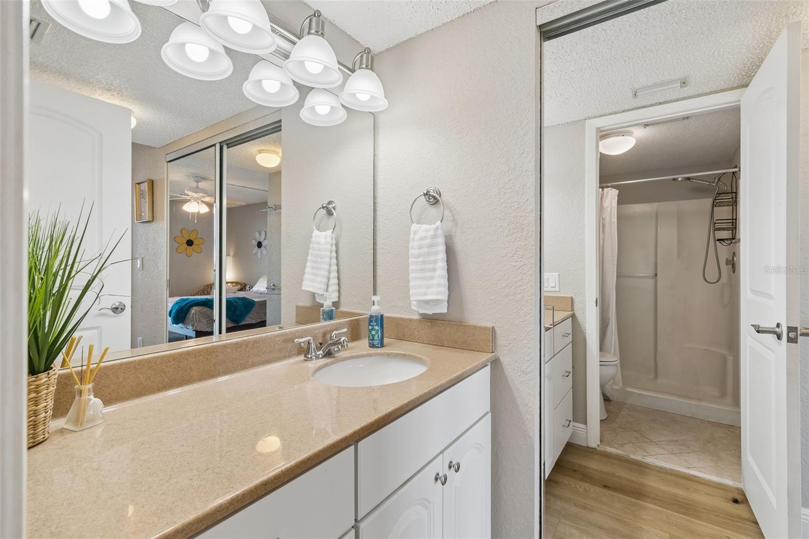 Image 34 of 99 For 900 Cove Cay Drive 5f