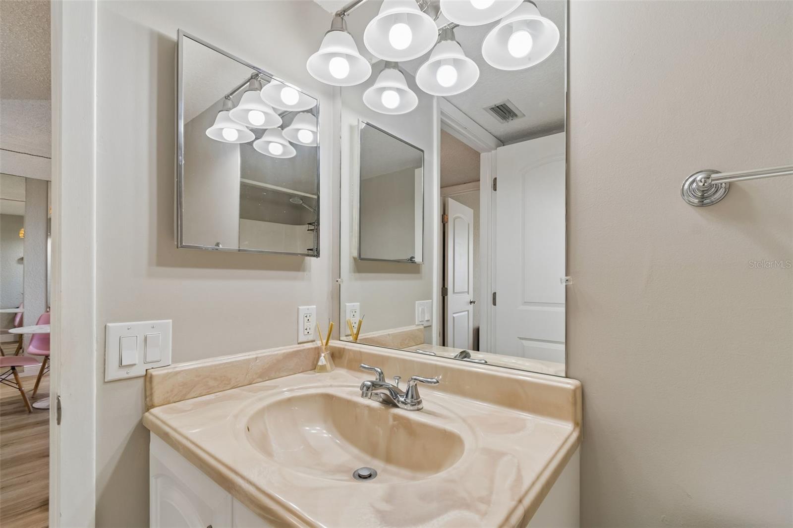 Image 38 of 99 For 900 Cove Cay Drive 5f