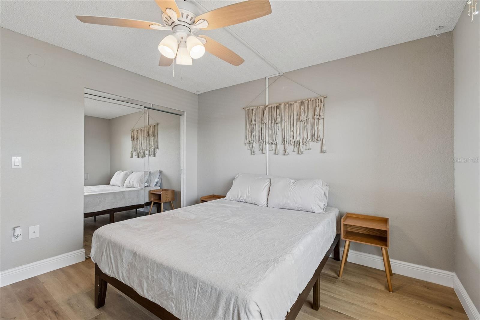 Image 40 of 99 For 900 Cove Cay Drive 5f