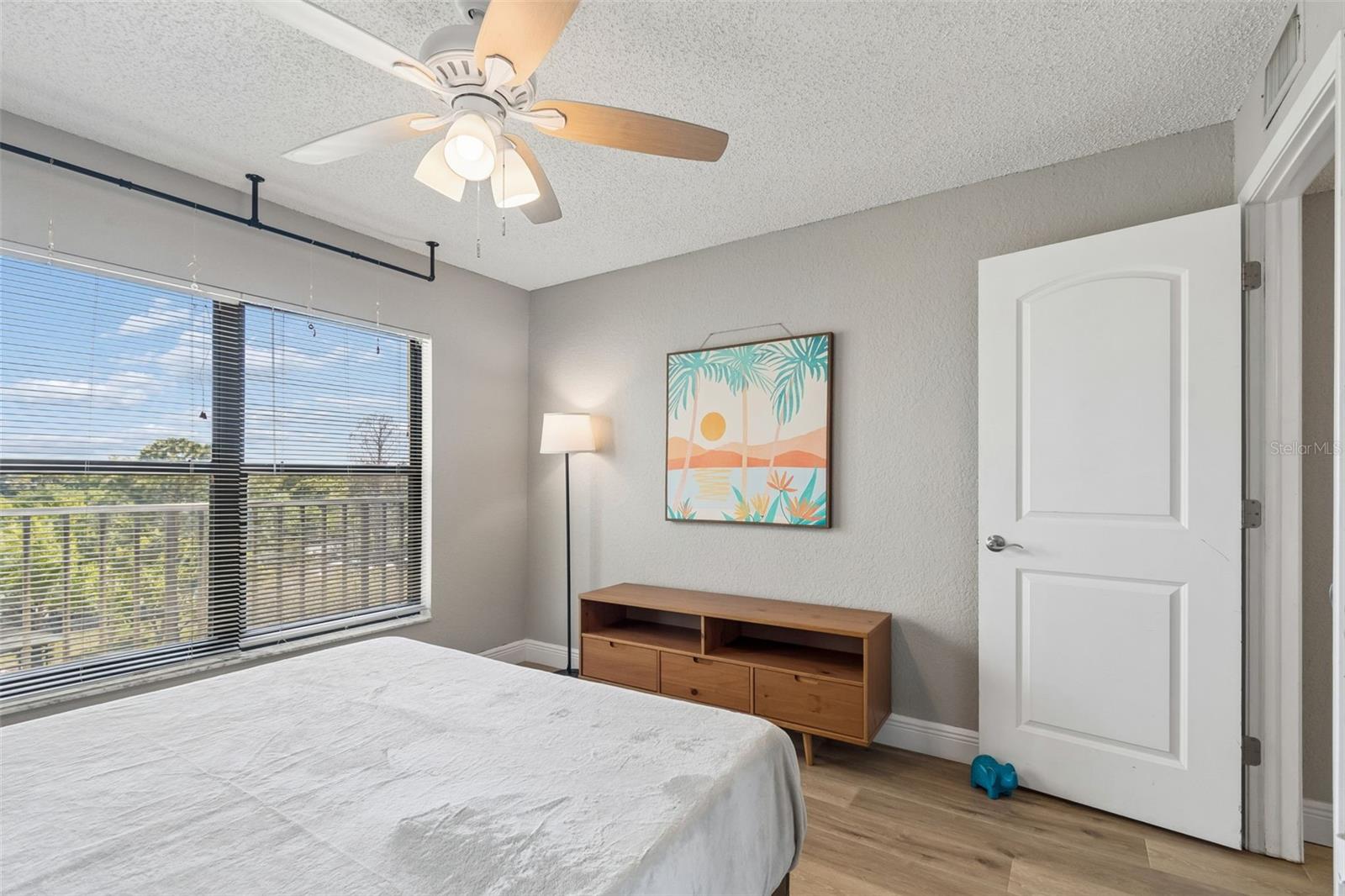 Image 41 of 99 For 900 Cove Cay Drive 5f