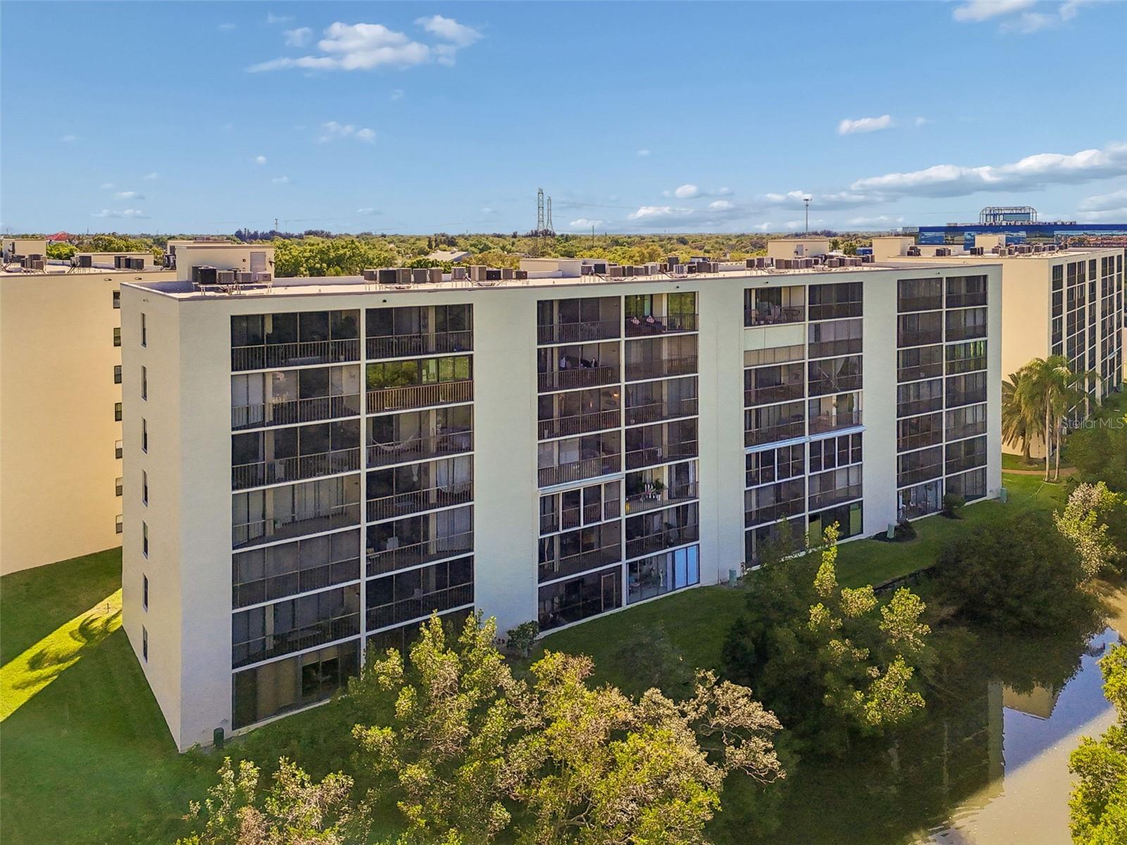 Image 49 of 99 For 900 Cove Cay Drive 5f