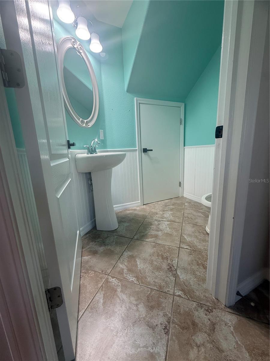 Image 13 of 24 For 9749 Trumpet Vine Loop