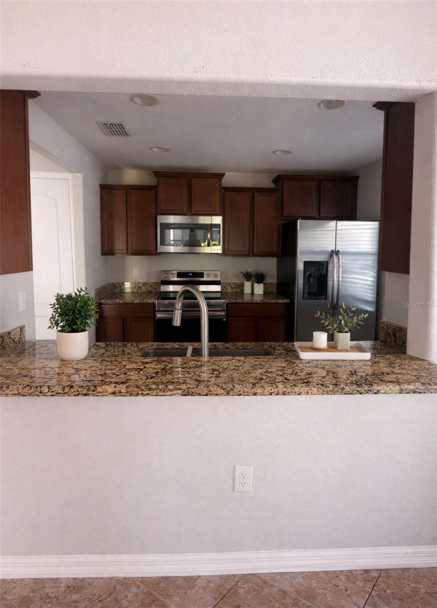 Image 9 of 24 For 9749 Trumpet Vine Loop