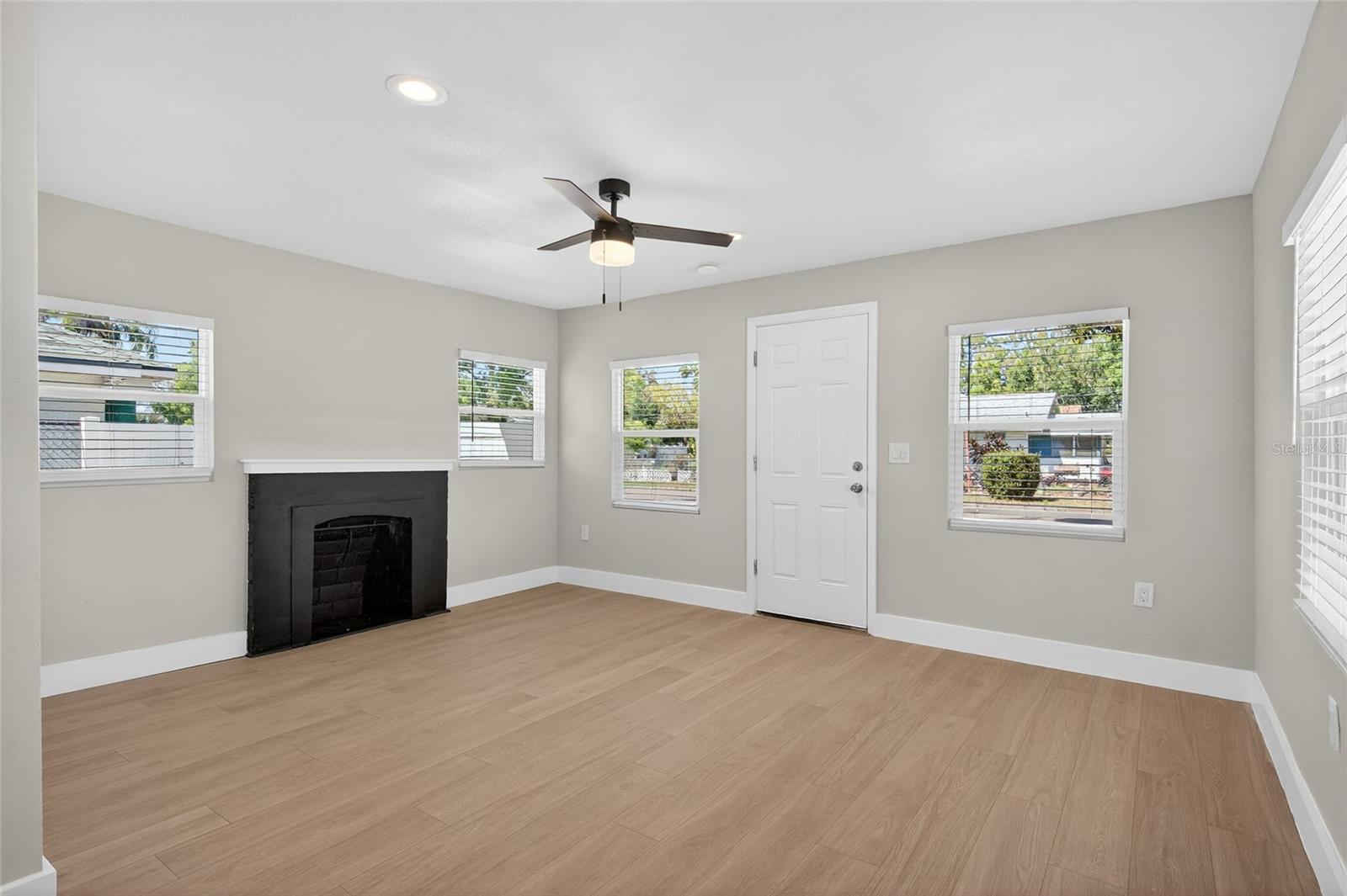 Image 15 of 25 For 4248 4th Avenue S