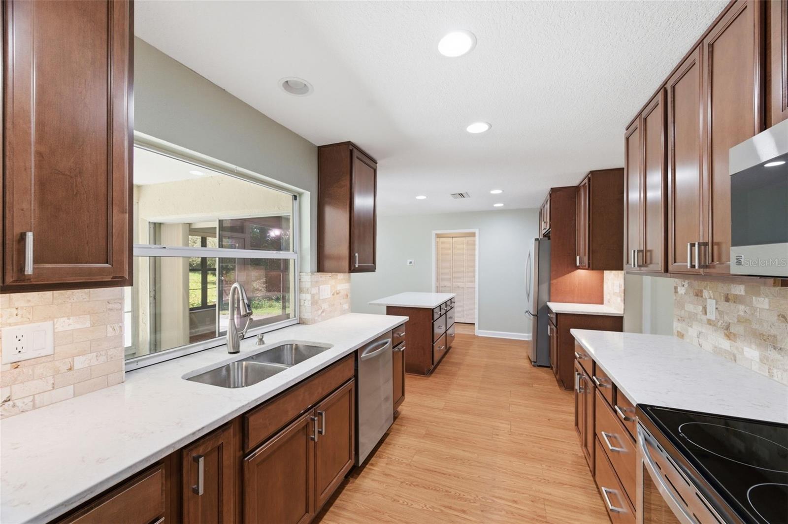 Image 15 of 40 For 2928 Macalpin Drive S