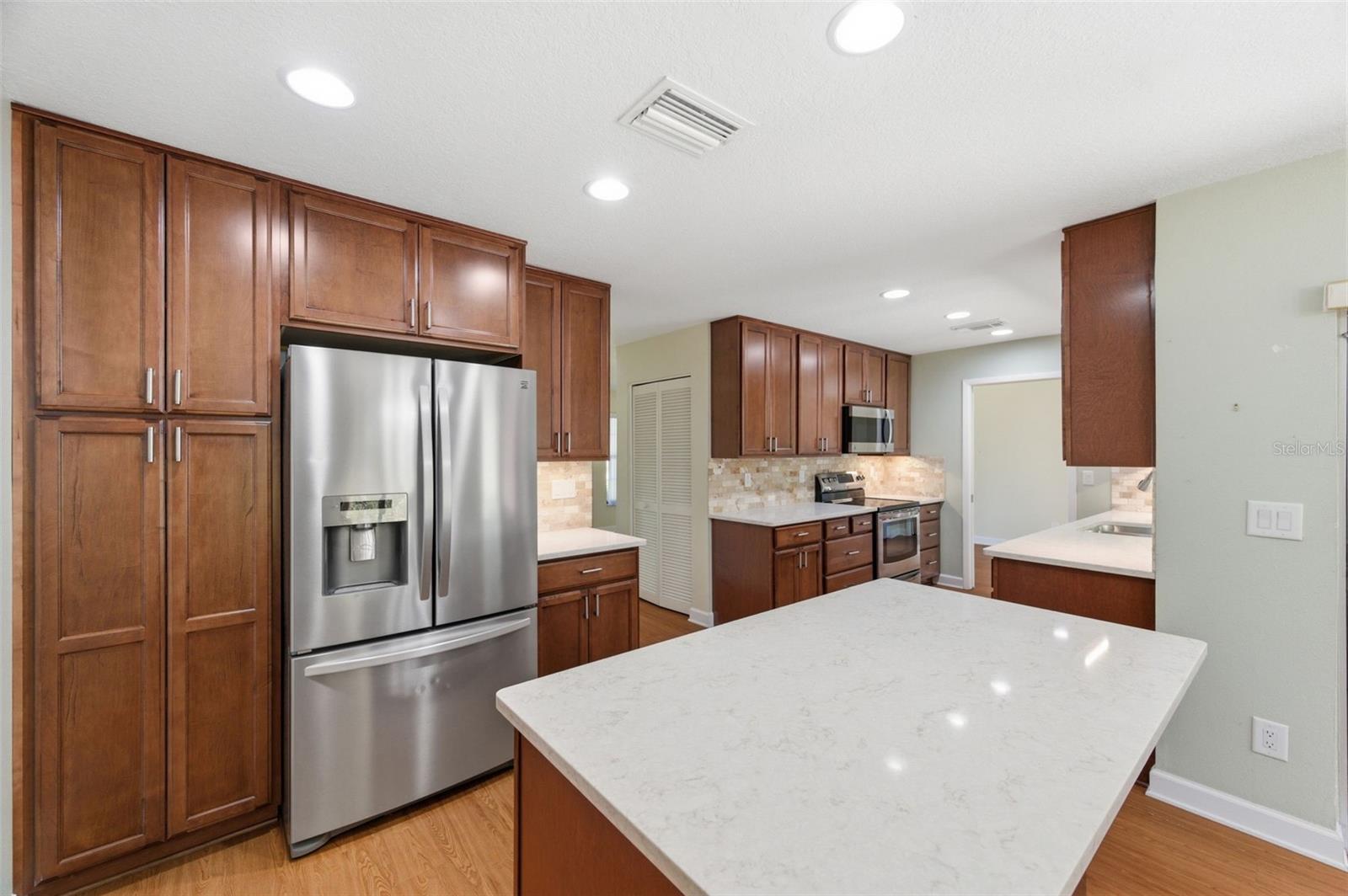 Image 18 of 40 For 2928 Macalpin Drive S