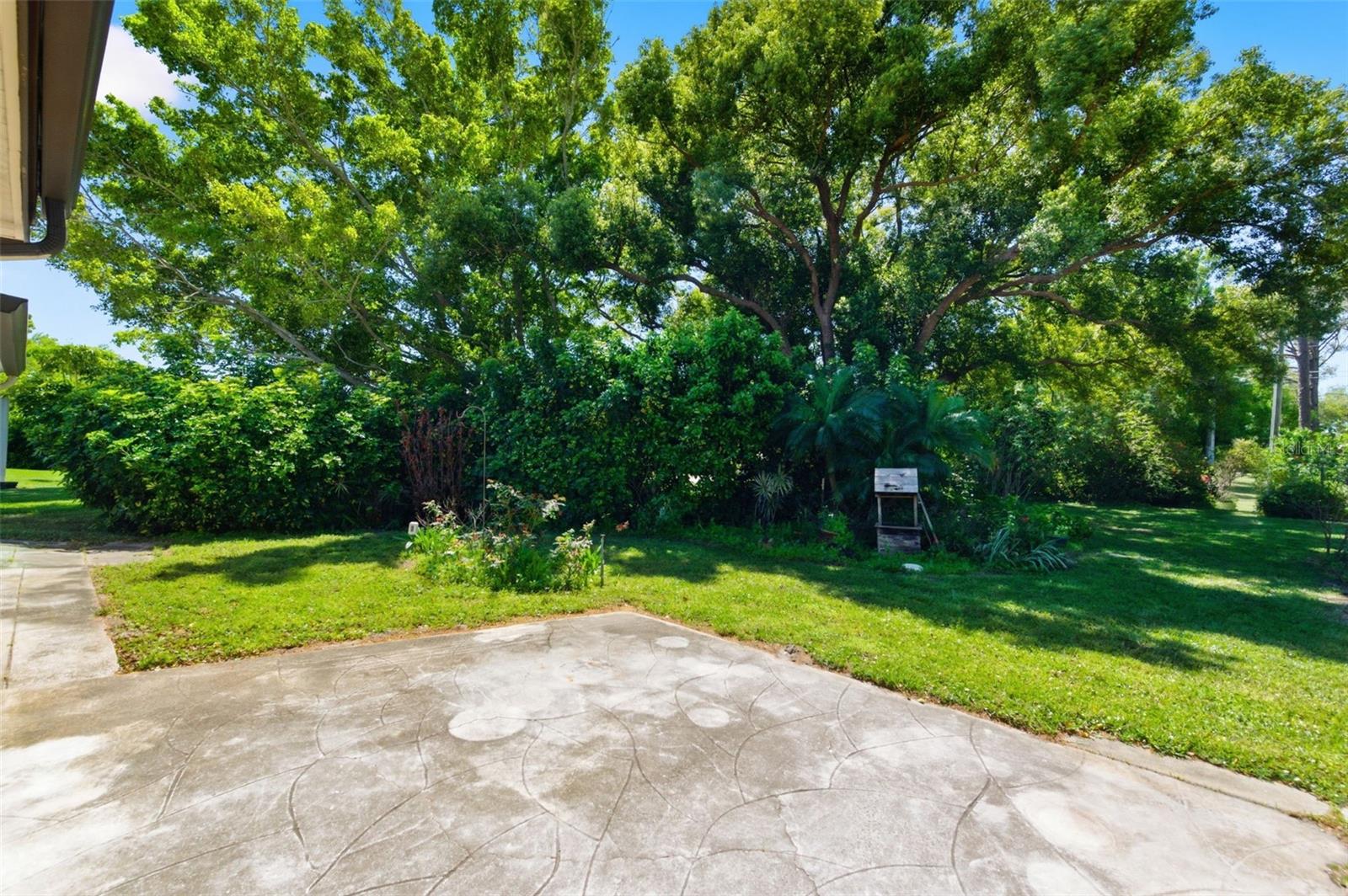 Image 32 of 40 For 2928 Macalpin Drive S