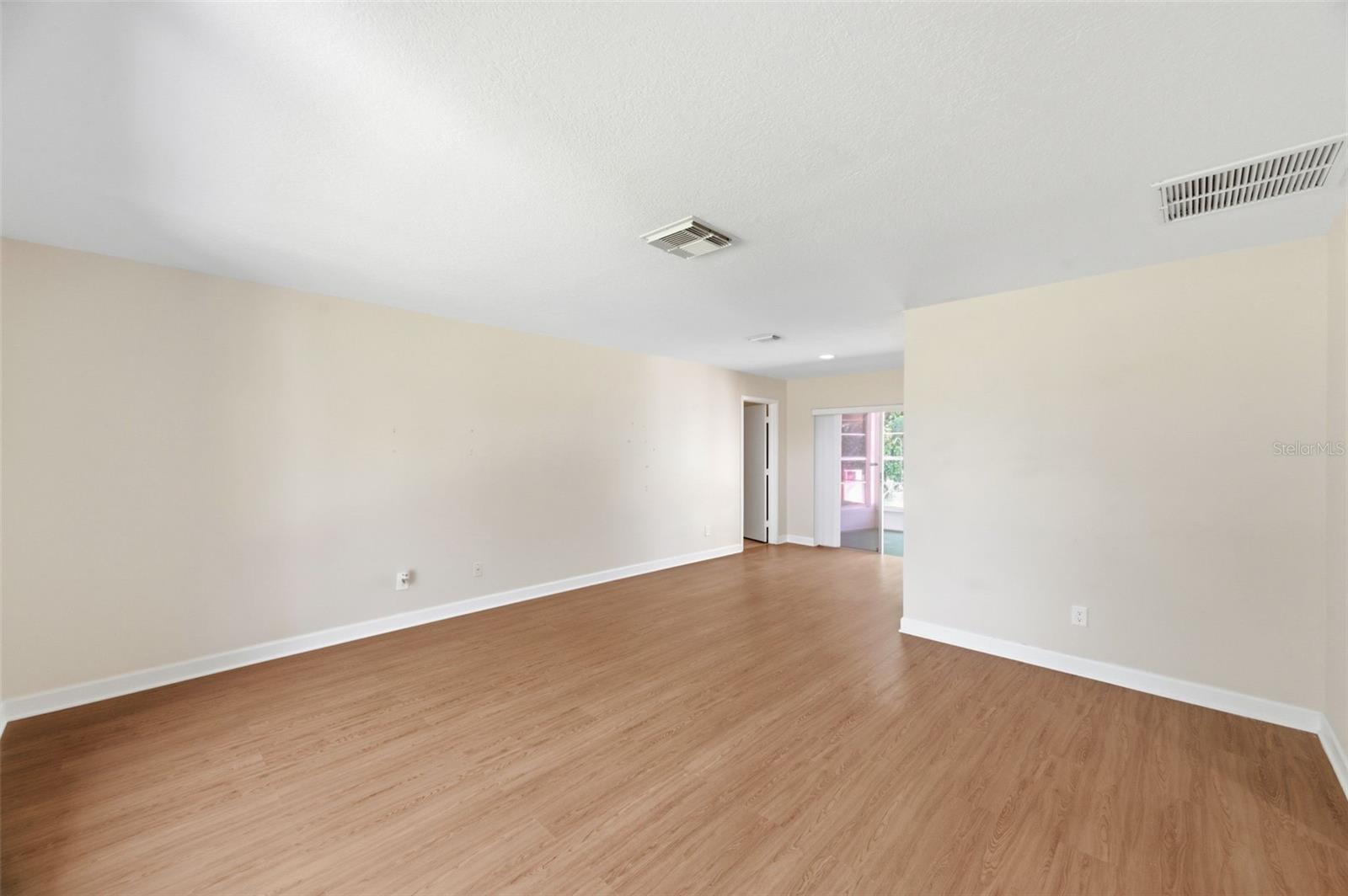 Image 5 of 40 For 2928 Macalpin Drive S