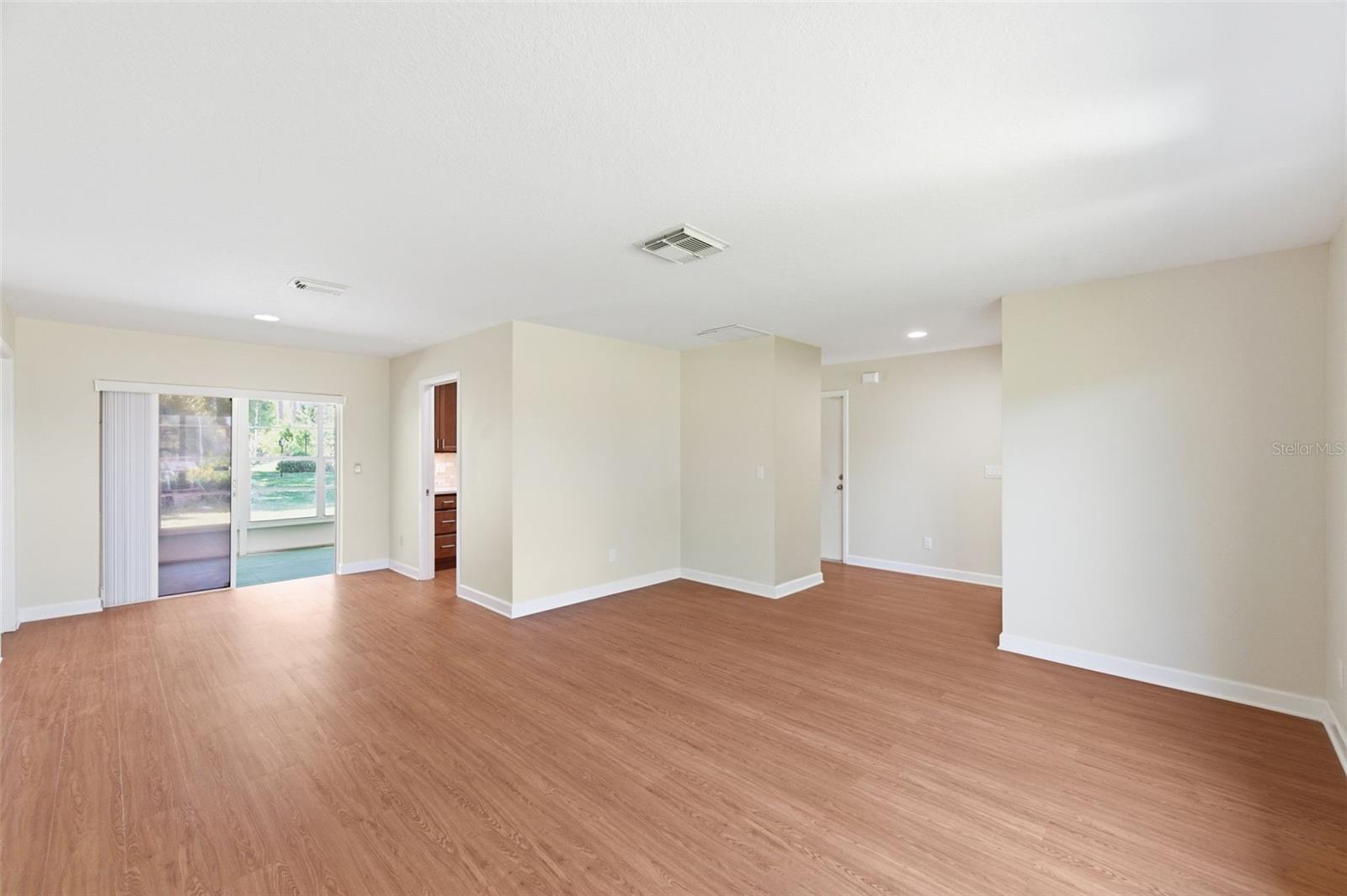 Image 6 of 40 For 2928 Macalpin Drive S