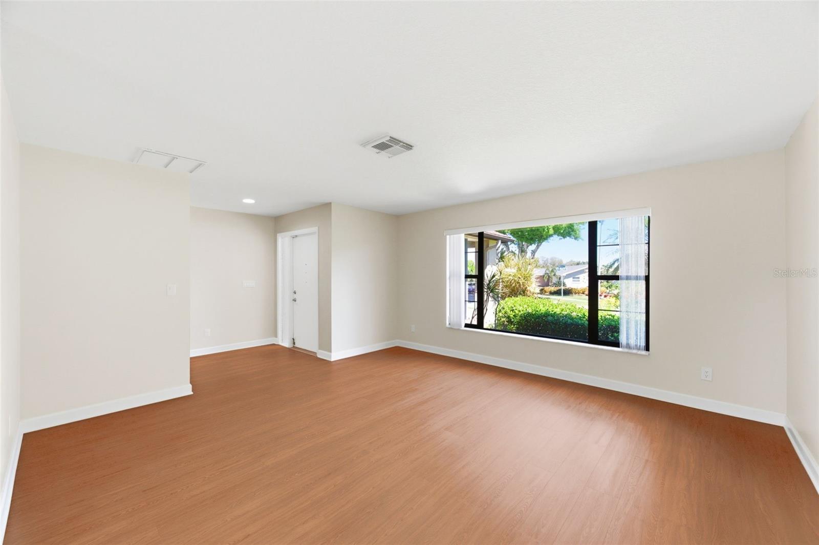 Image 7 of 40 For 2928 Macalpin Drive S