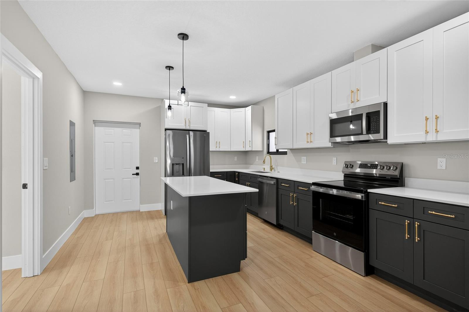 Image 20 of 39 For 3512 Mcelroy Avenue