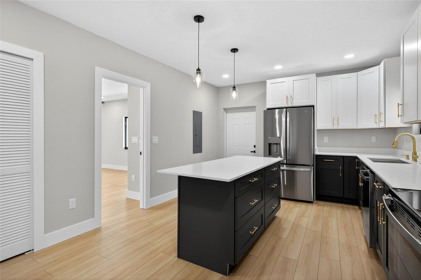 Image 21 of 39 For 3512 Mcelroy Avenue