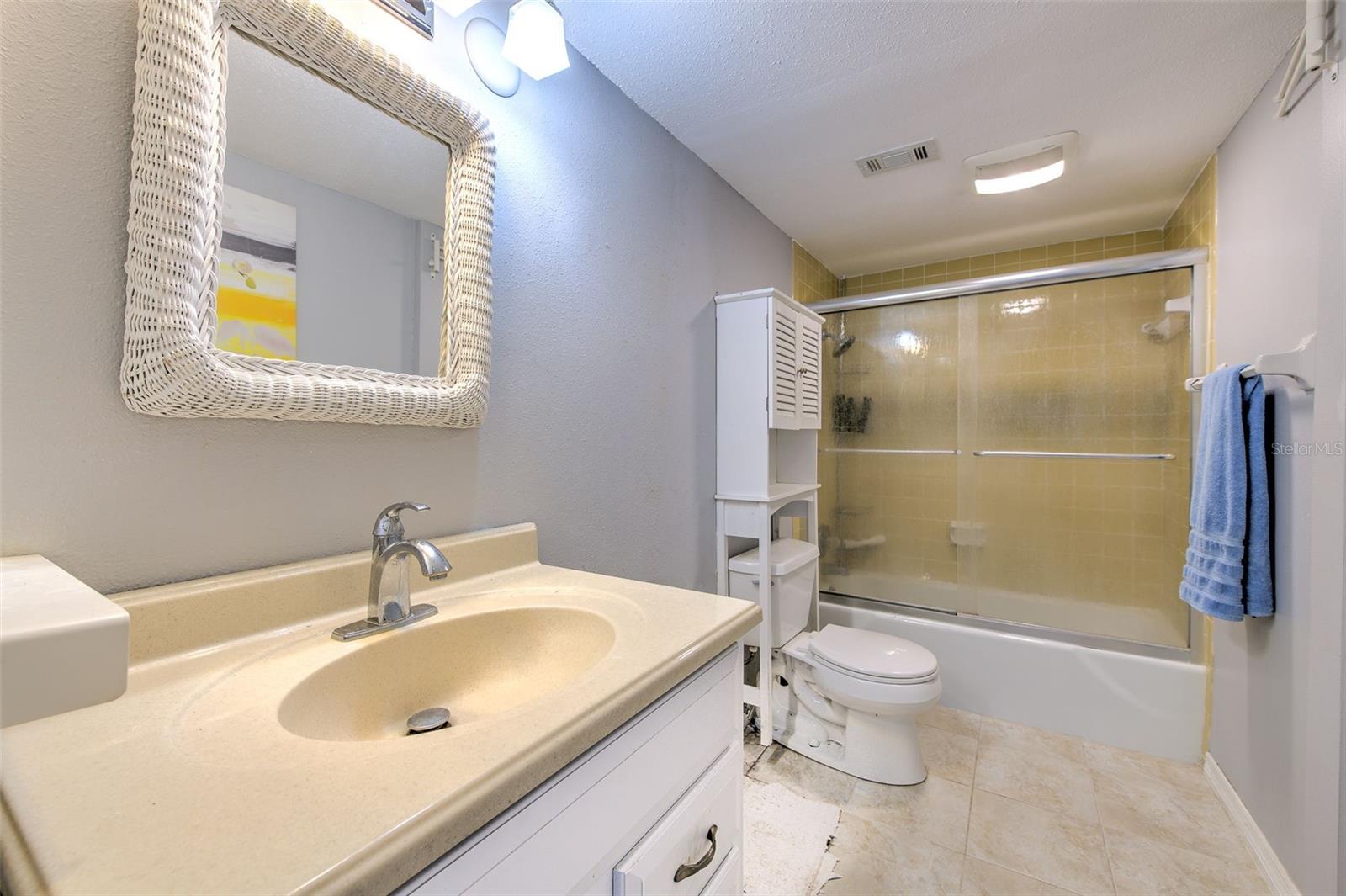 Image 21 of 46 For 1008 Apollo Beach Boulevard 201