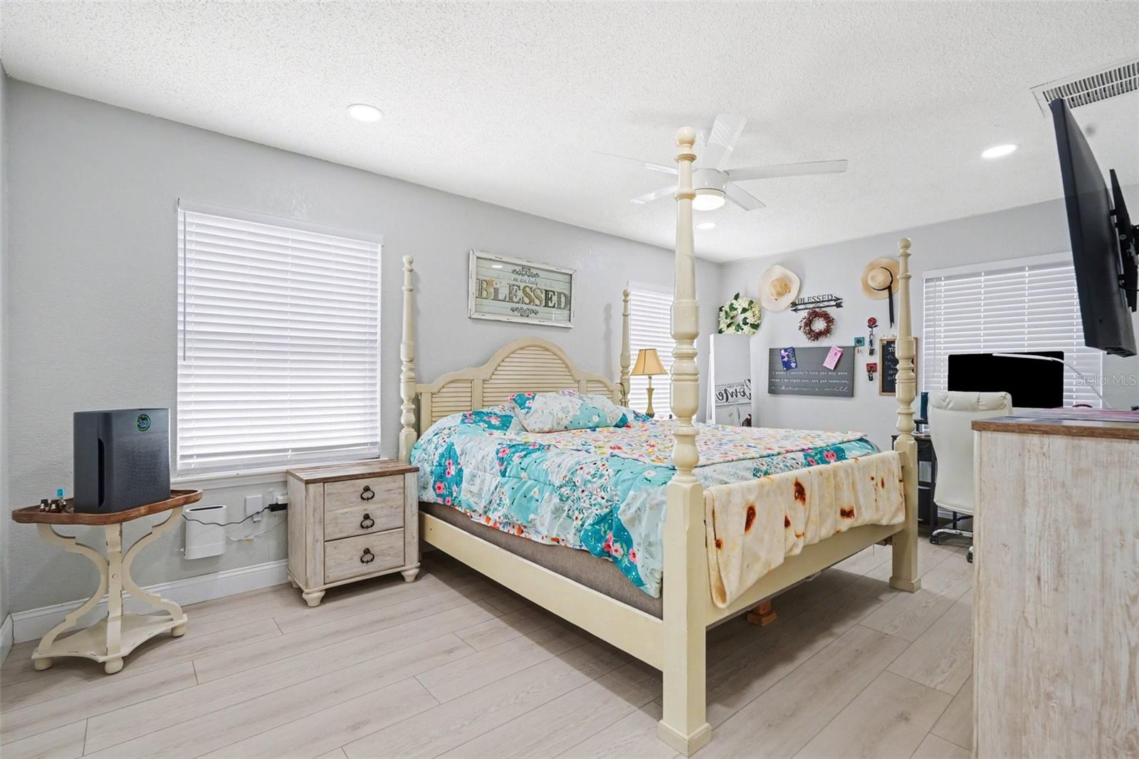 Listing photo id 10 for 7547 Landmark Drive