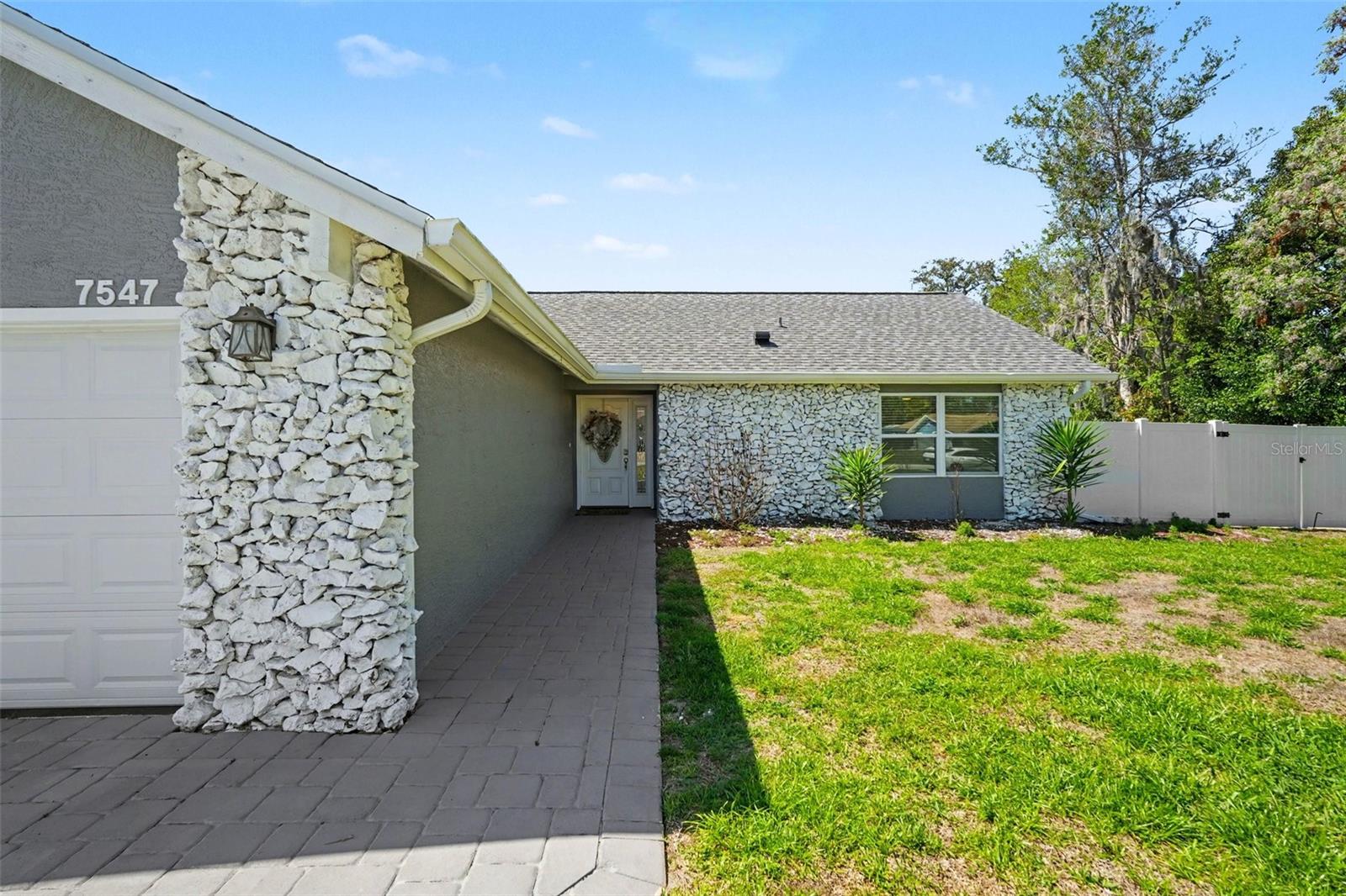 Listing photo id 0 for 7547 Landmark Drive