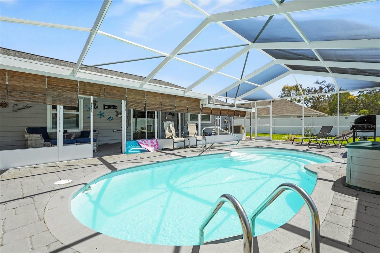 Listing photo id 19 for 7547 Landmark Drive