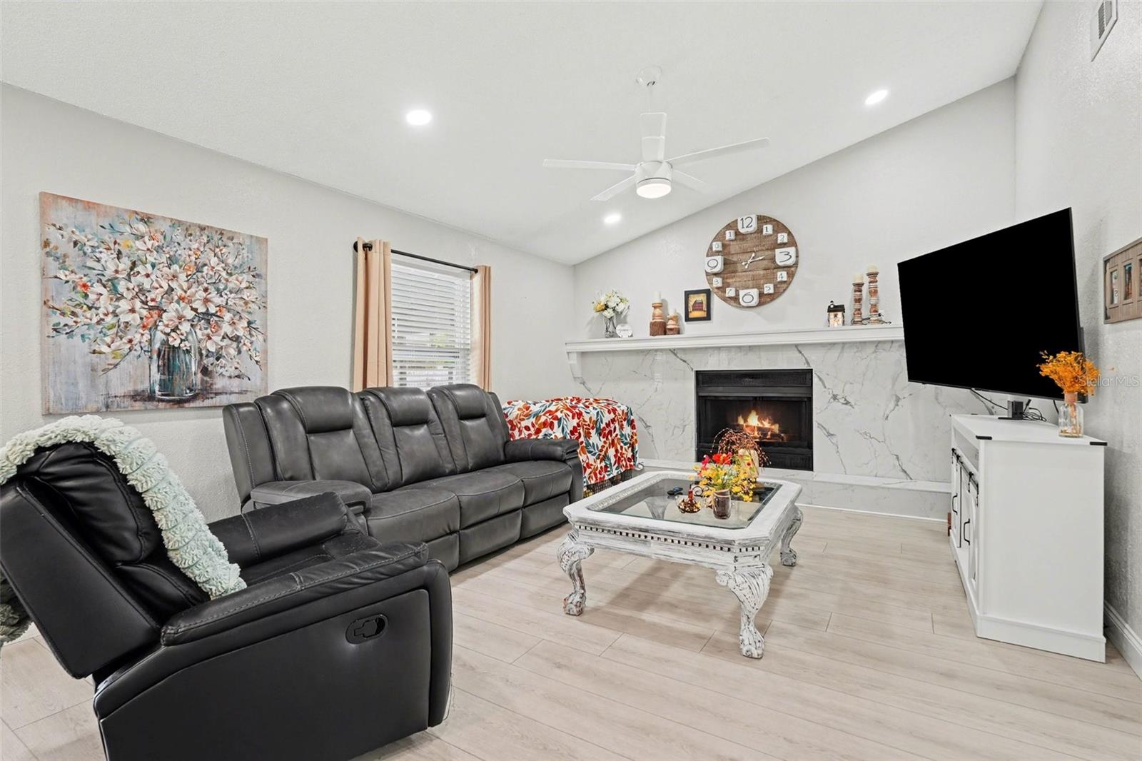 Listing photo id 1 for 7547 Landmark Drive