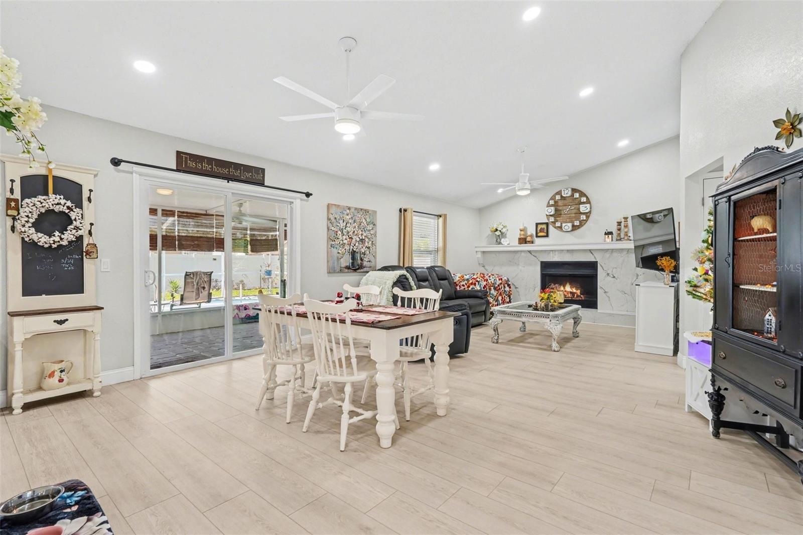 Listing photo id 5 for 7547 Landmark Drive