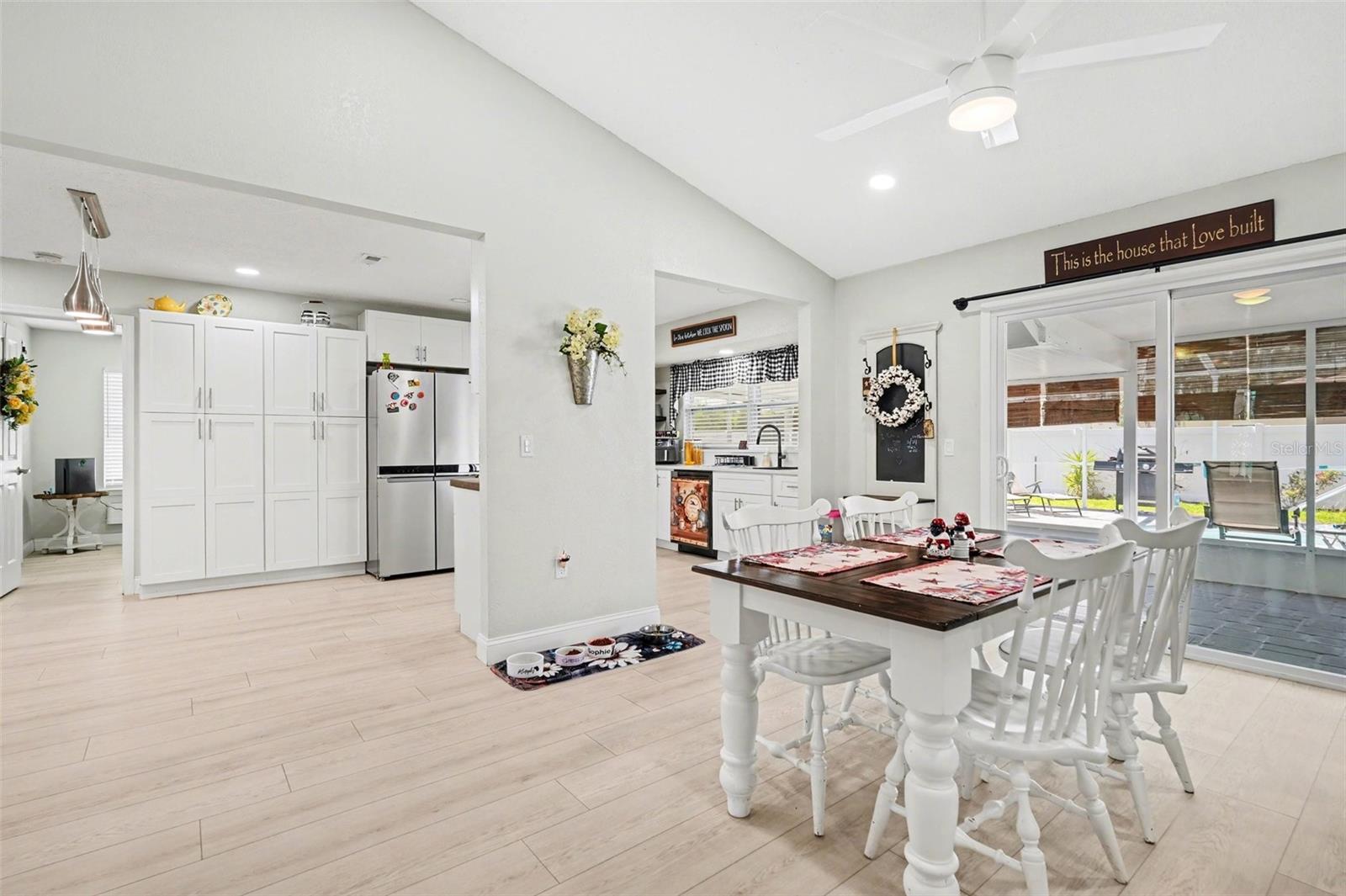 Listing photo id 6 for 7547 Landmark Drive